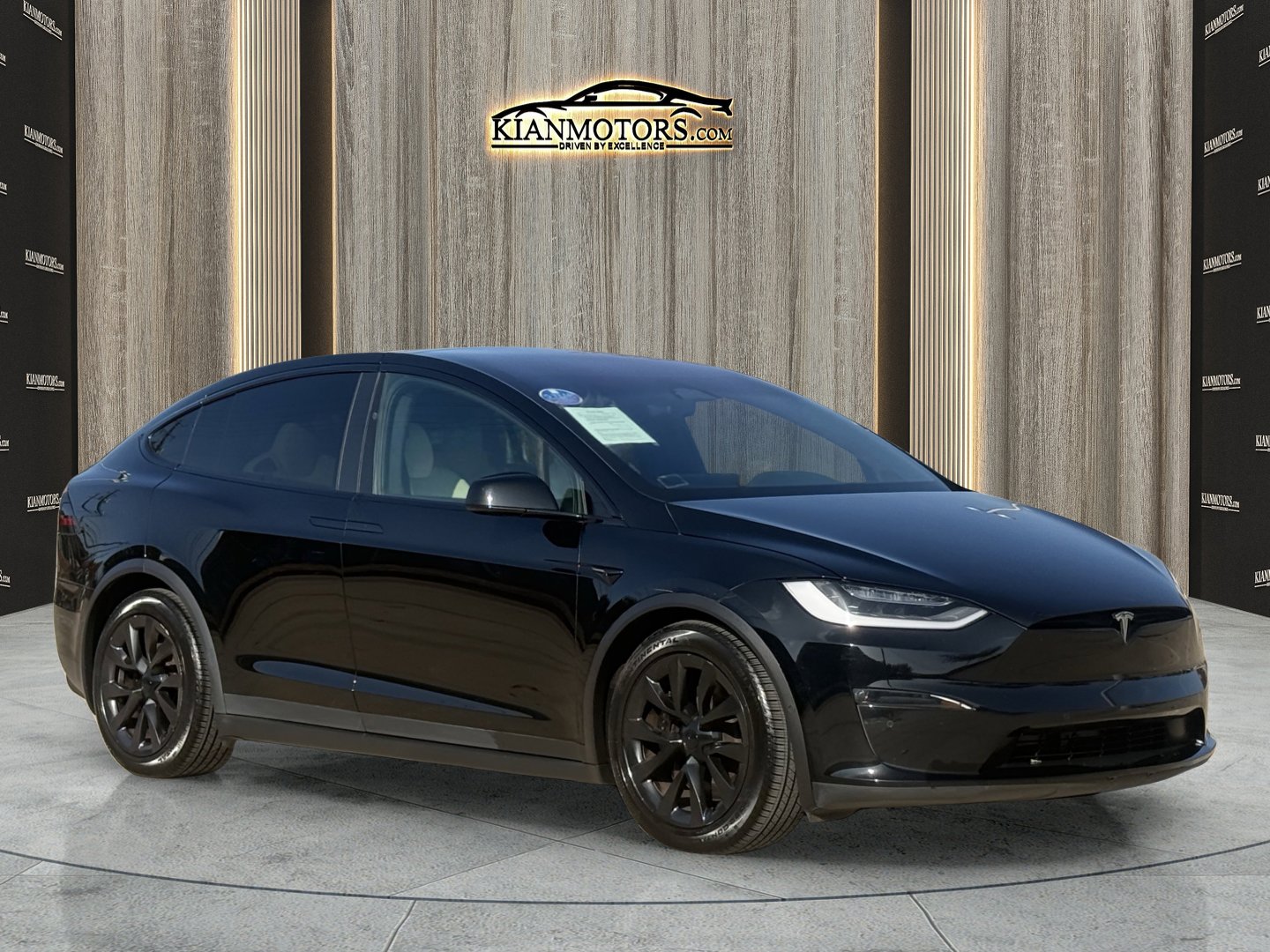 2023 Tesla Model X Long Range's photo