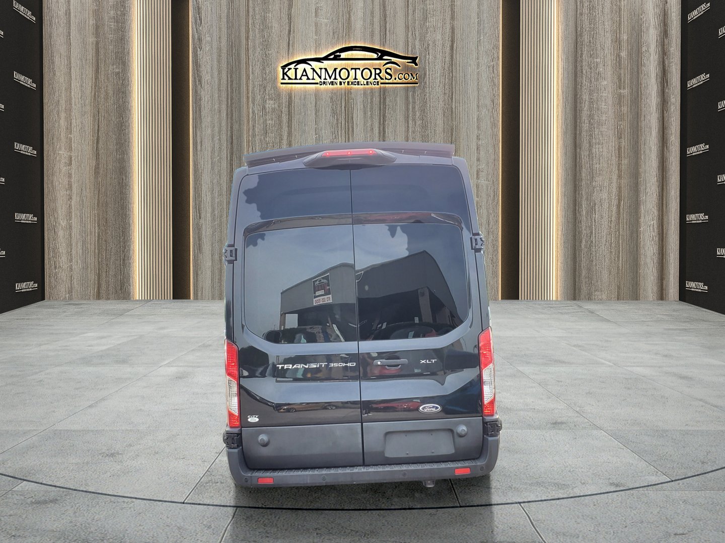 2020 Ford Transit Passenger Van XLT - Photo 7