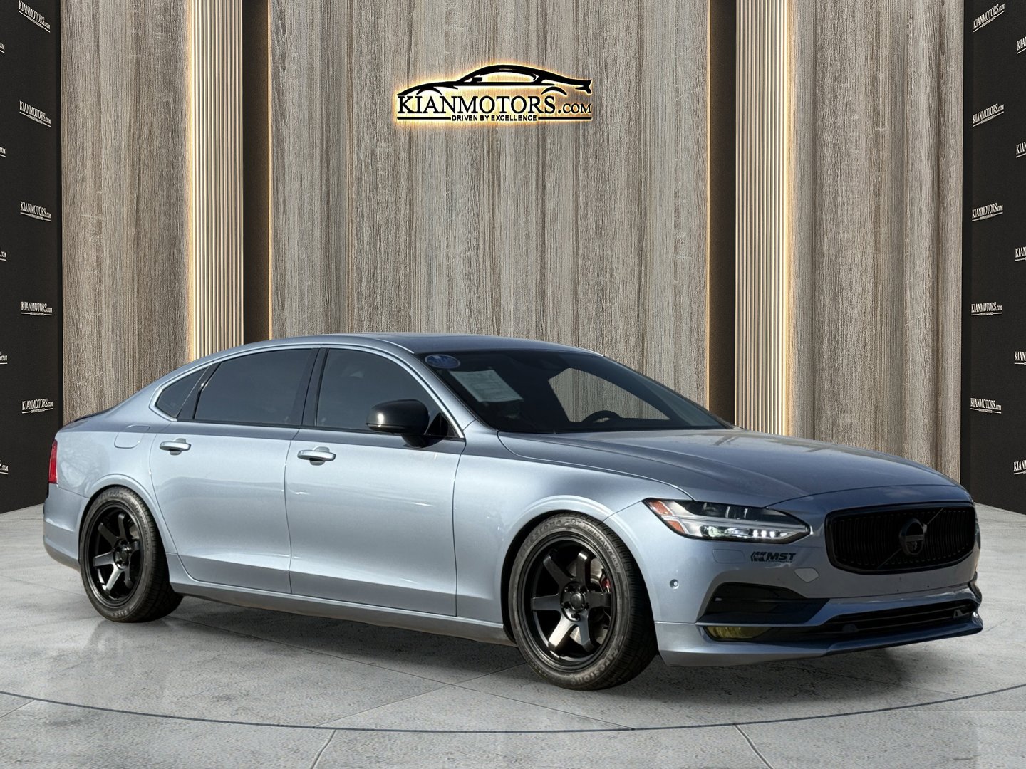 2018 Volvo S90 Momentum's photo
