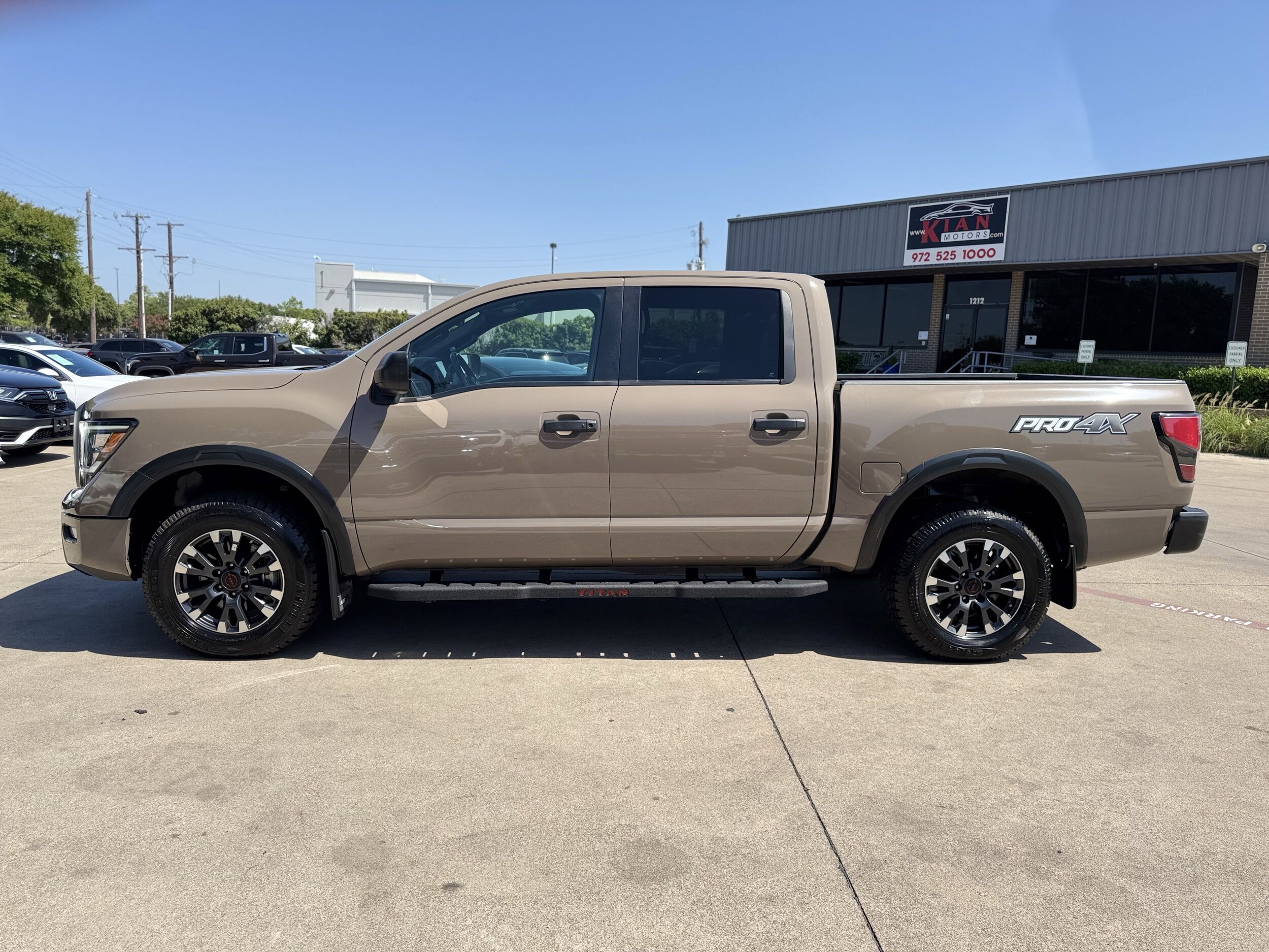2023 Nissan Titan PRO-4X photo 4