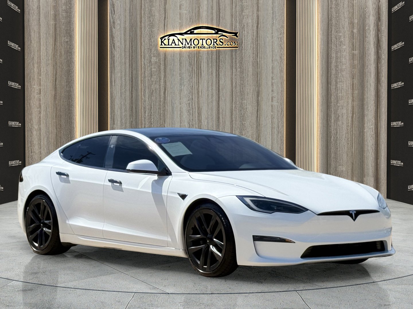 2023 Tesla Model S Standard Range's photo