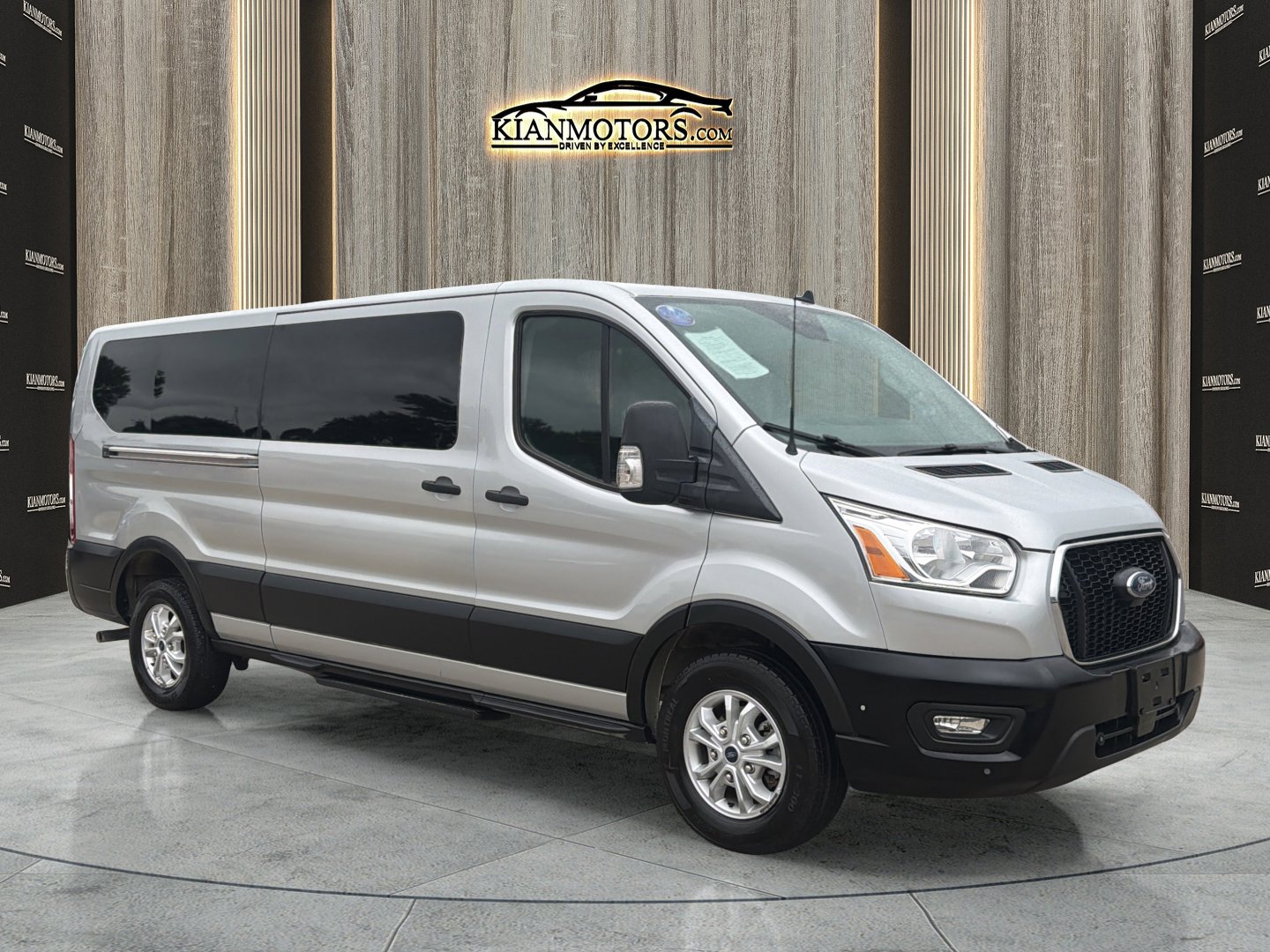 2021 Ford Transit 350 XLT Low Roof Sliding Pass. 148's photo
