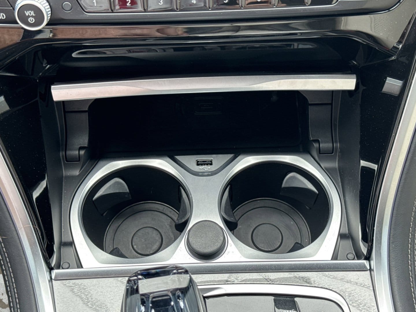 2025 BMW 8 Series 840i - Photo 57