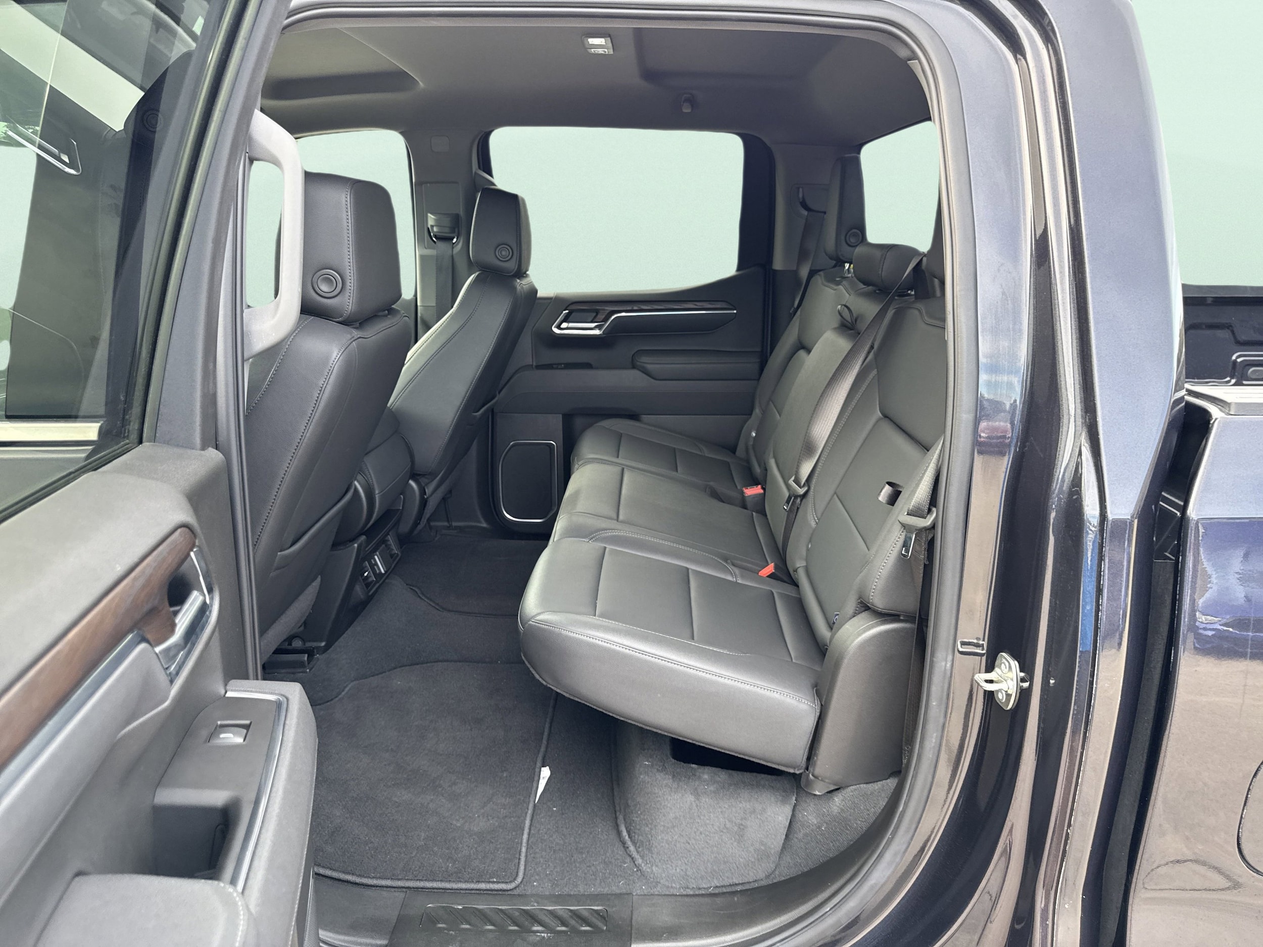2025 GMC Sierra 1500 SLT - Photo 18