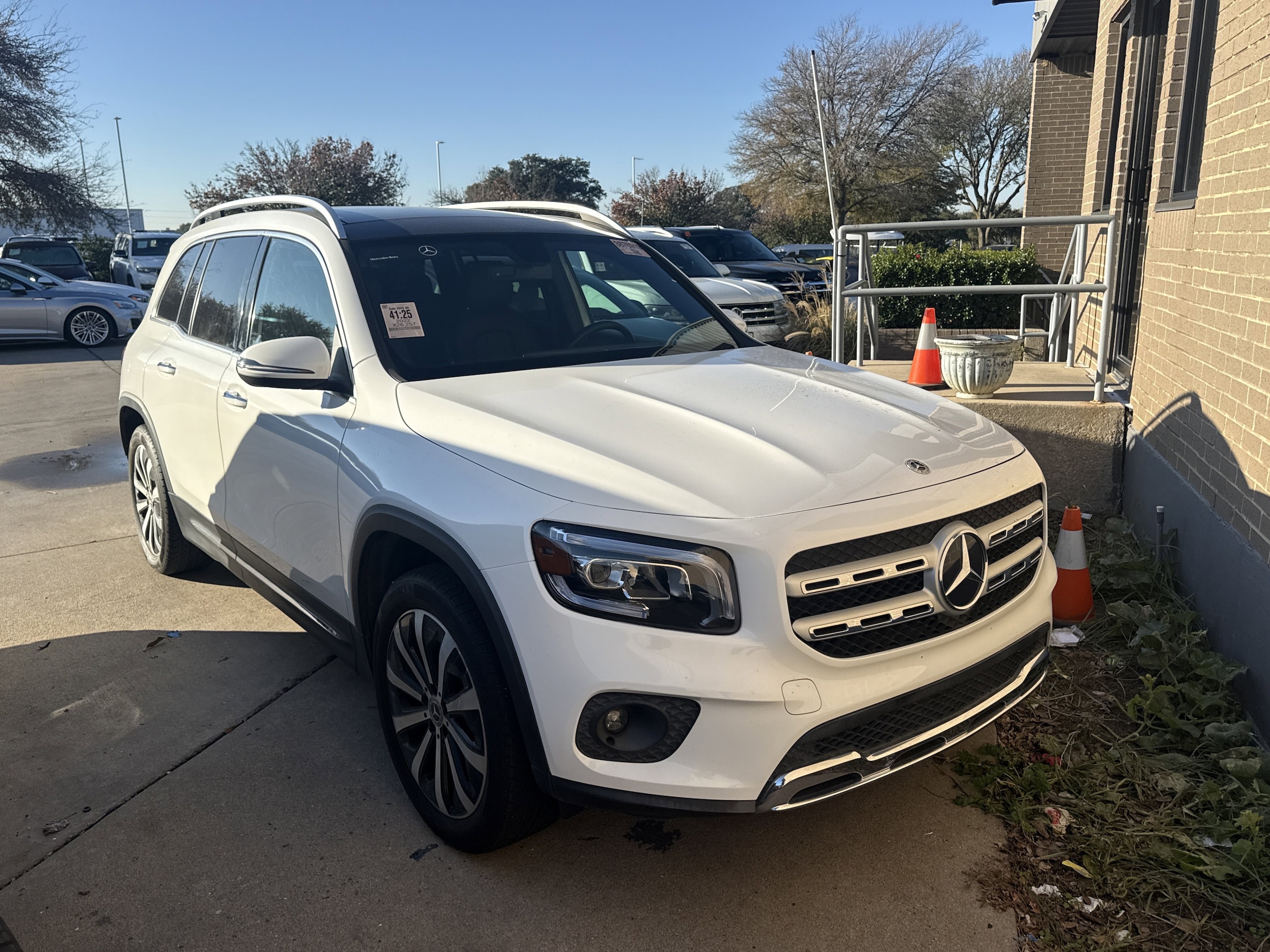 2022 Mercedes-Benz GLB's photo