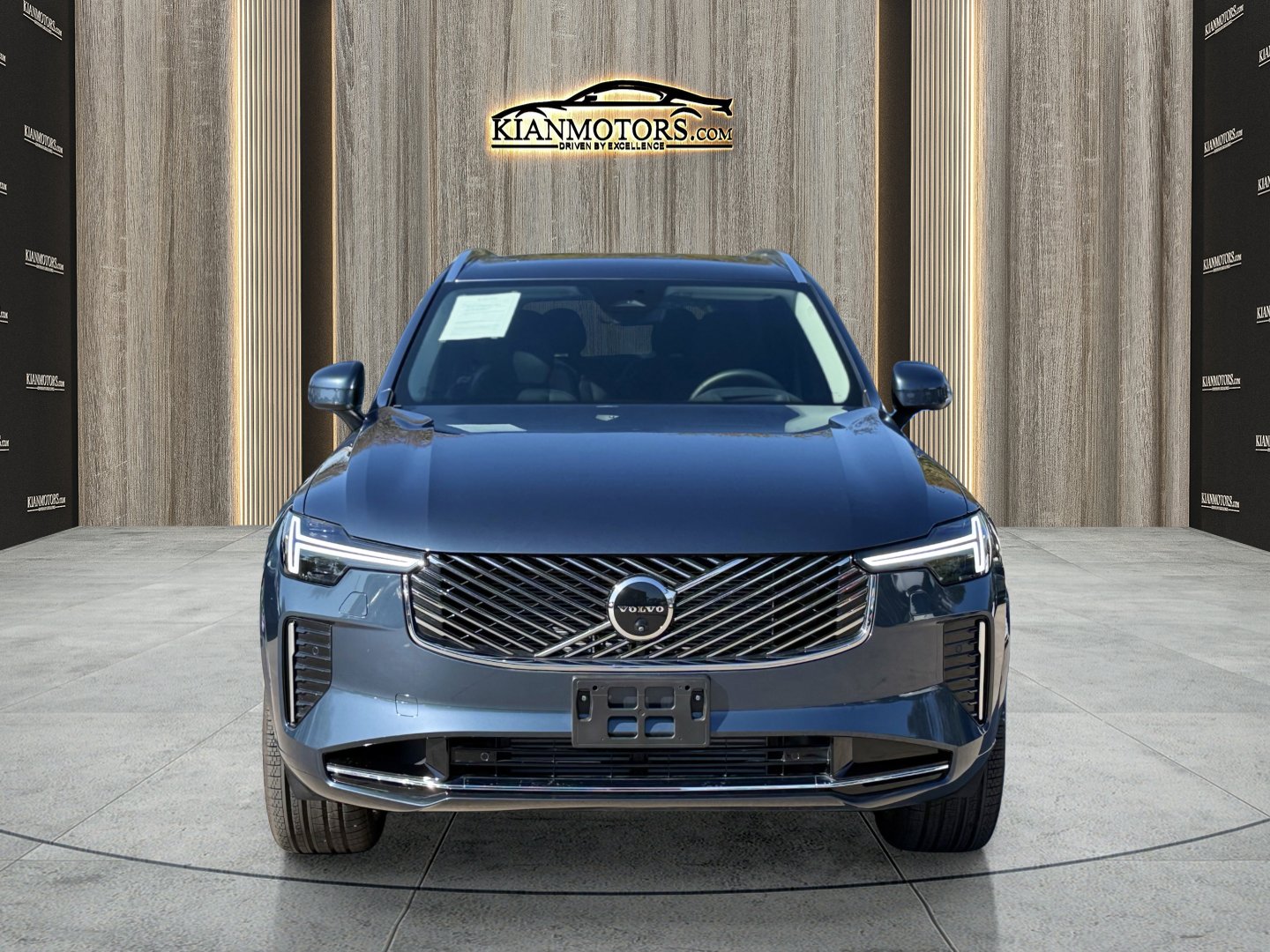 2025 Volvo XC90 photo 2