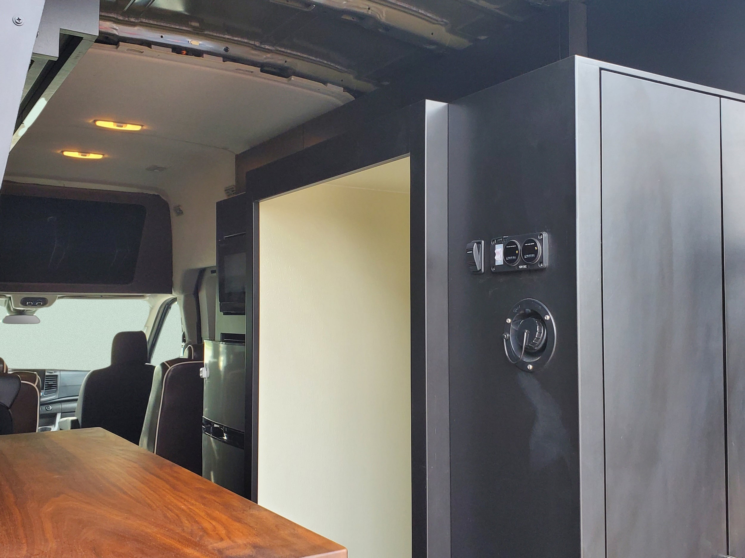 2020 Ford Transit Passenger Van XLT - Photo 21
