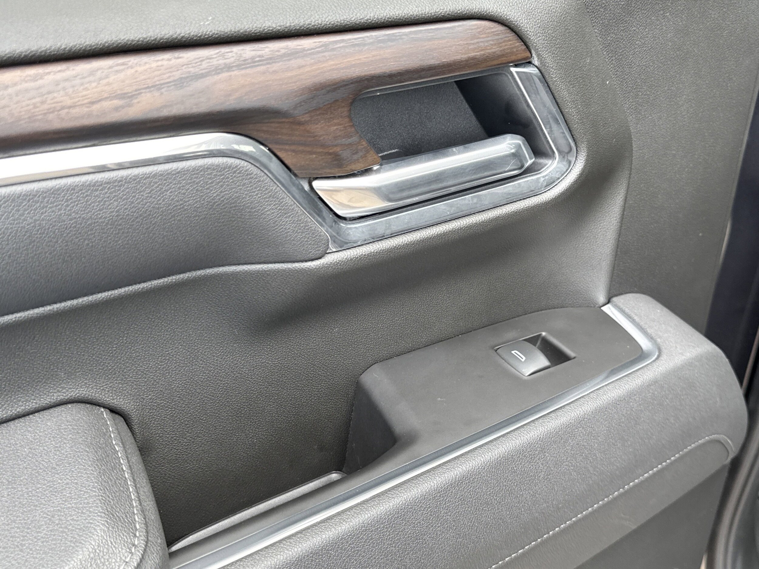 2025 GMC Sierra 1500 SLT - Photo 27