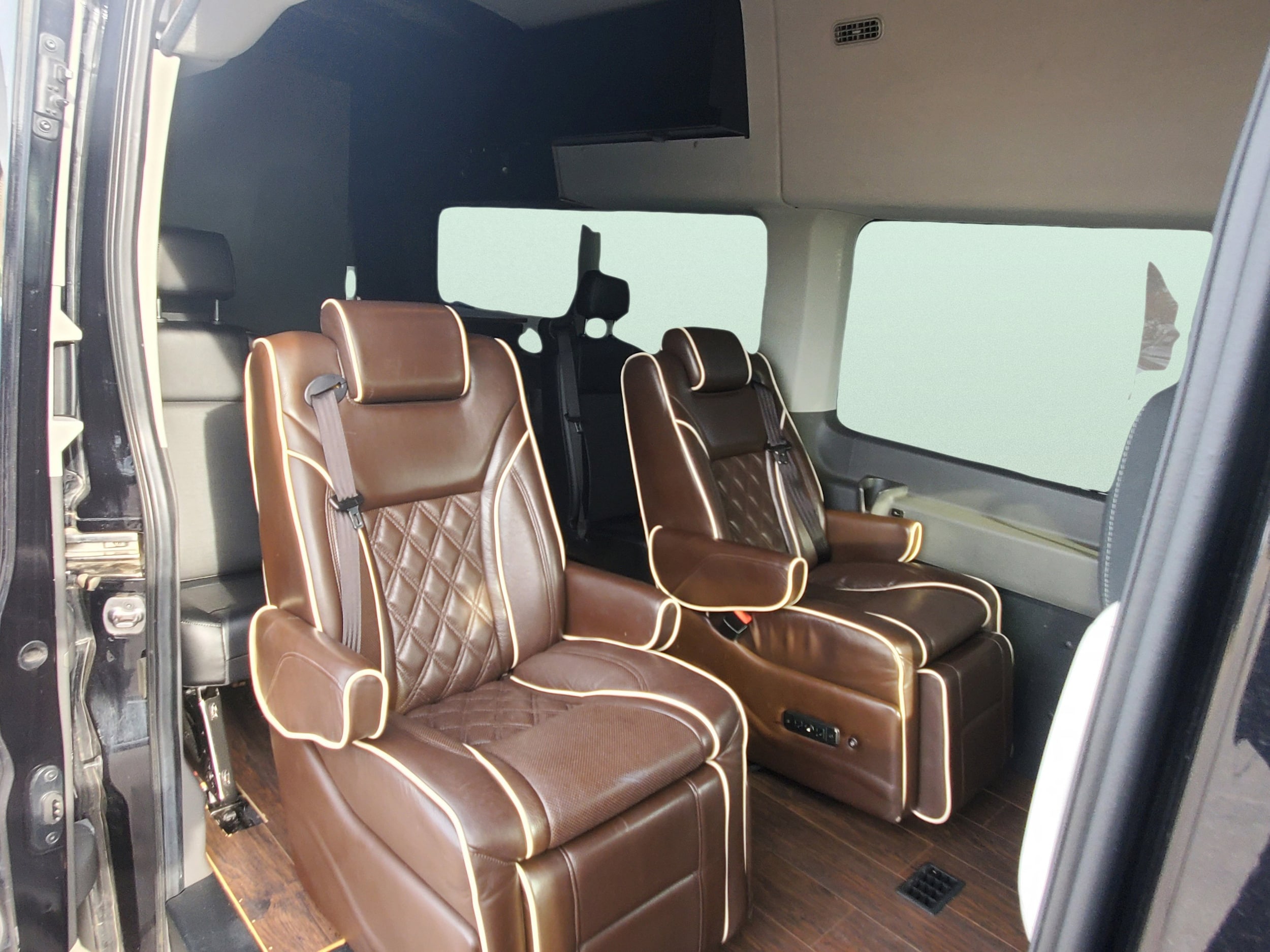 2020 Ford Transit Passenger Van XLT - Photo 41