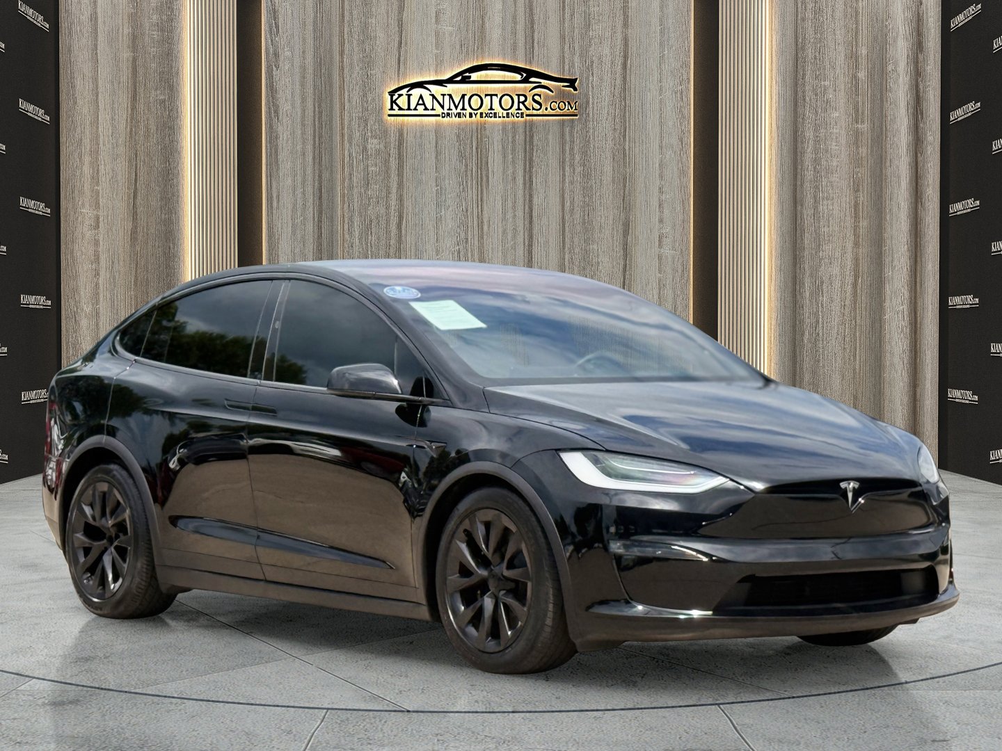 2023 Tesla Model X Long Range's photo