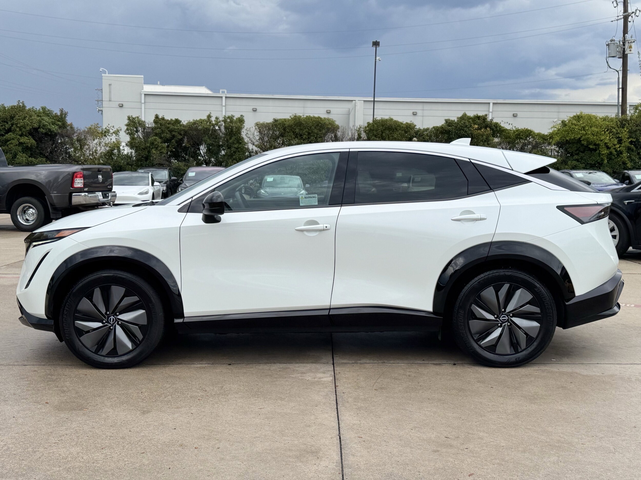 2025 Nissan ARIYA Engage photo 3