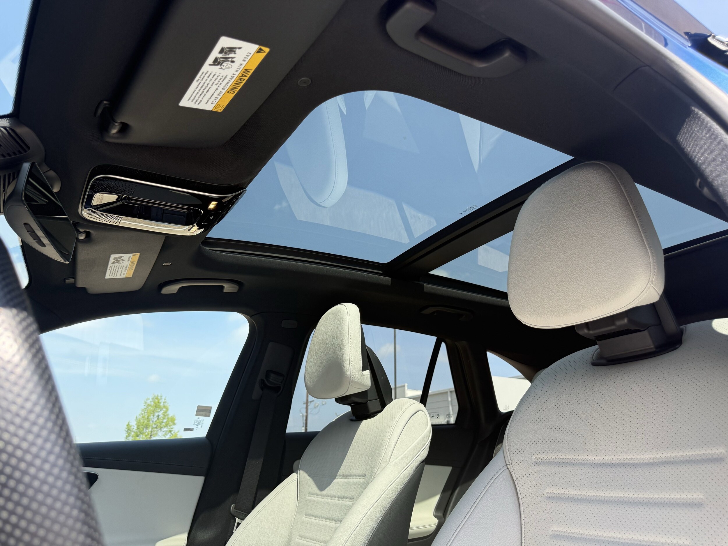 2023 Mercedes Benz GLC 300 AMG photo 3
