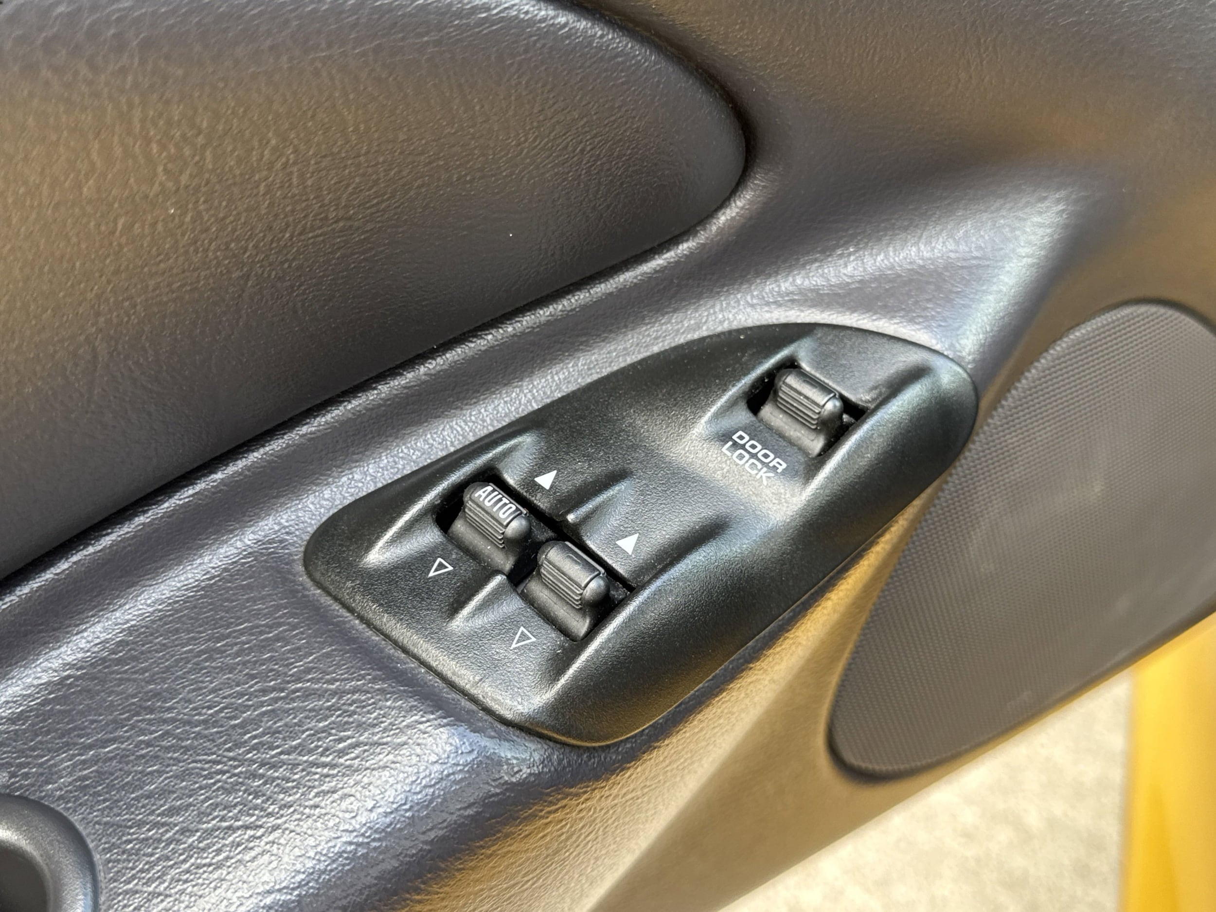 2002 Chrysler Prowler Base - Photo 8