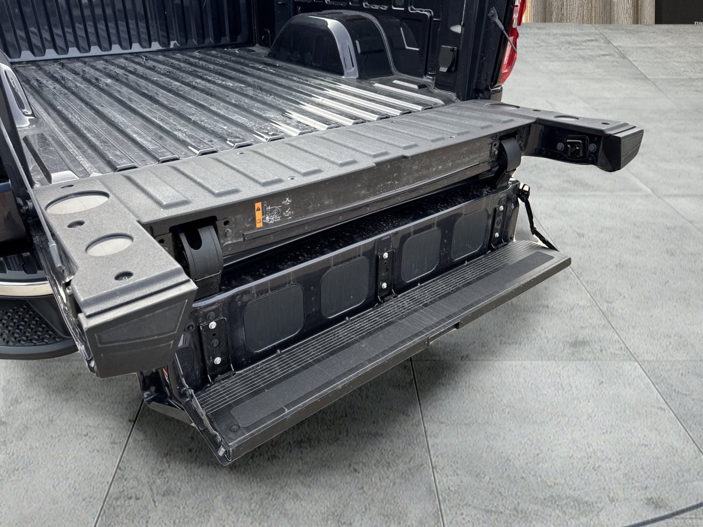 2025 GMC Sierra 1500 SLT - Photo 29