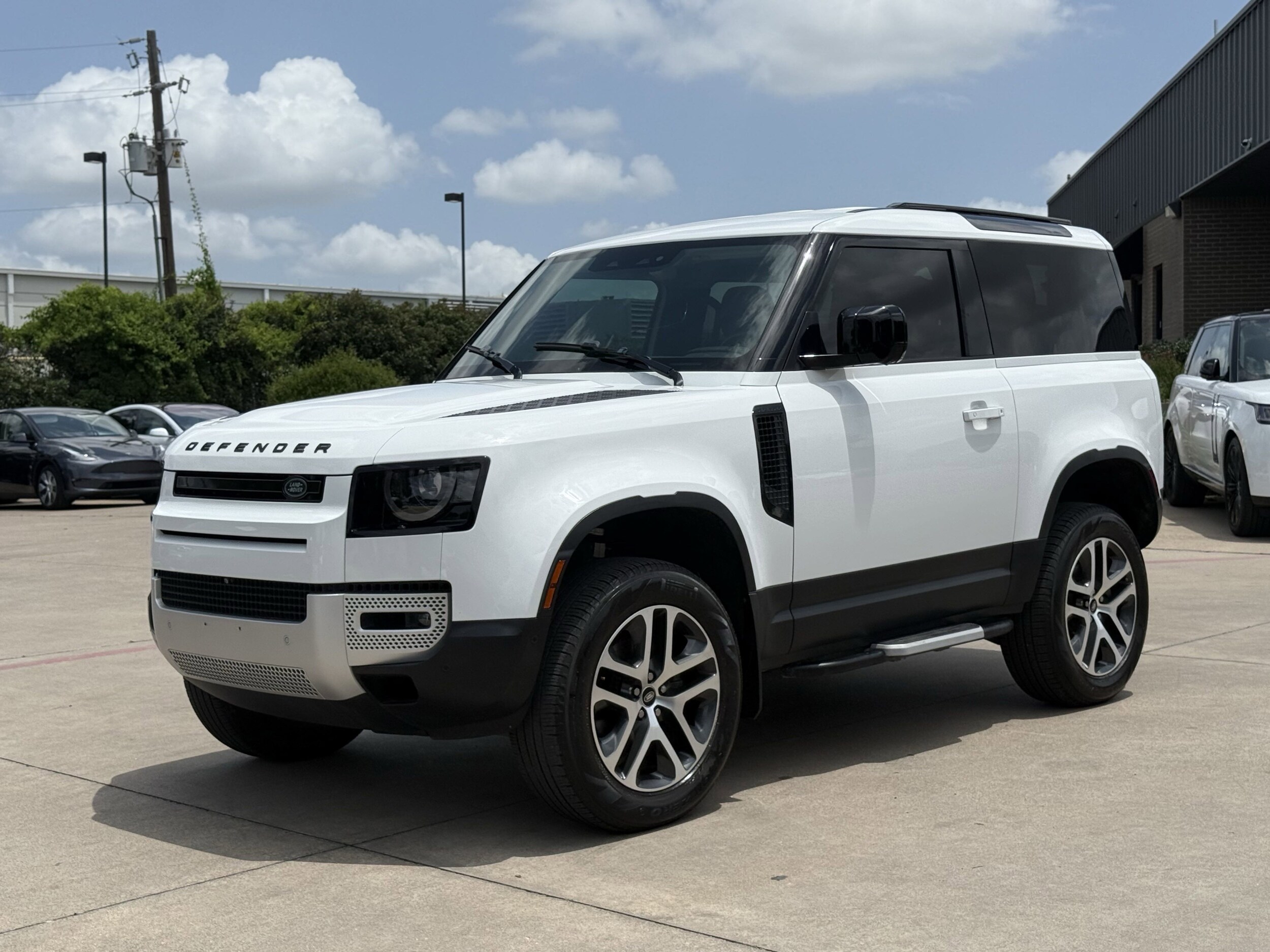 2023 Land Rover Defender S photo 3