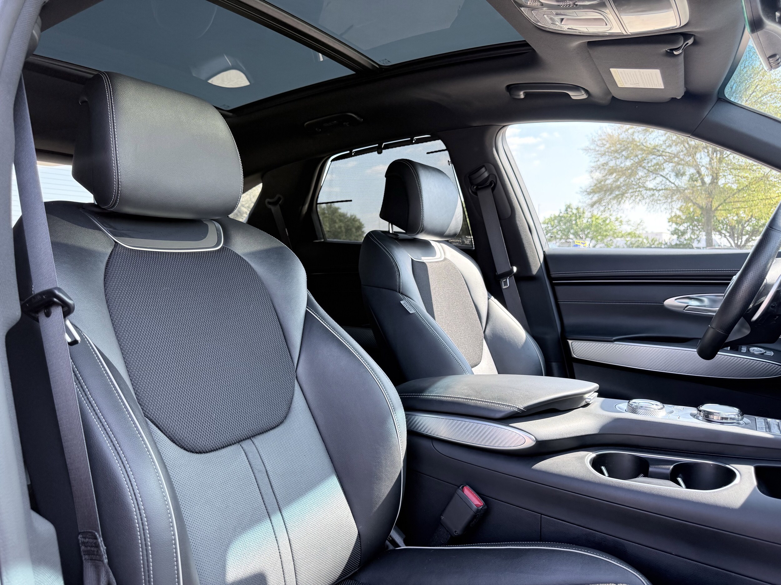 2022 Genesis GV70 2.5T photo 3
