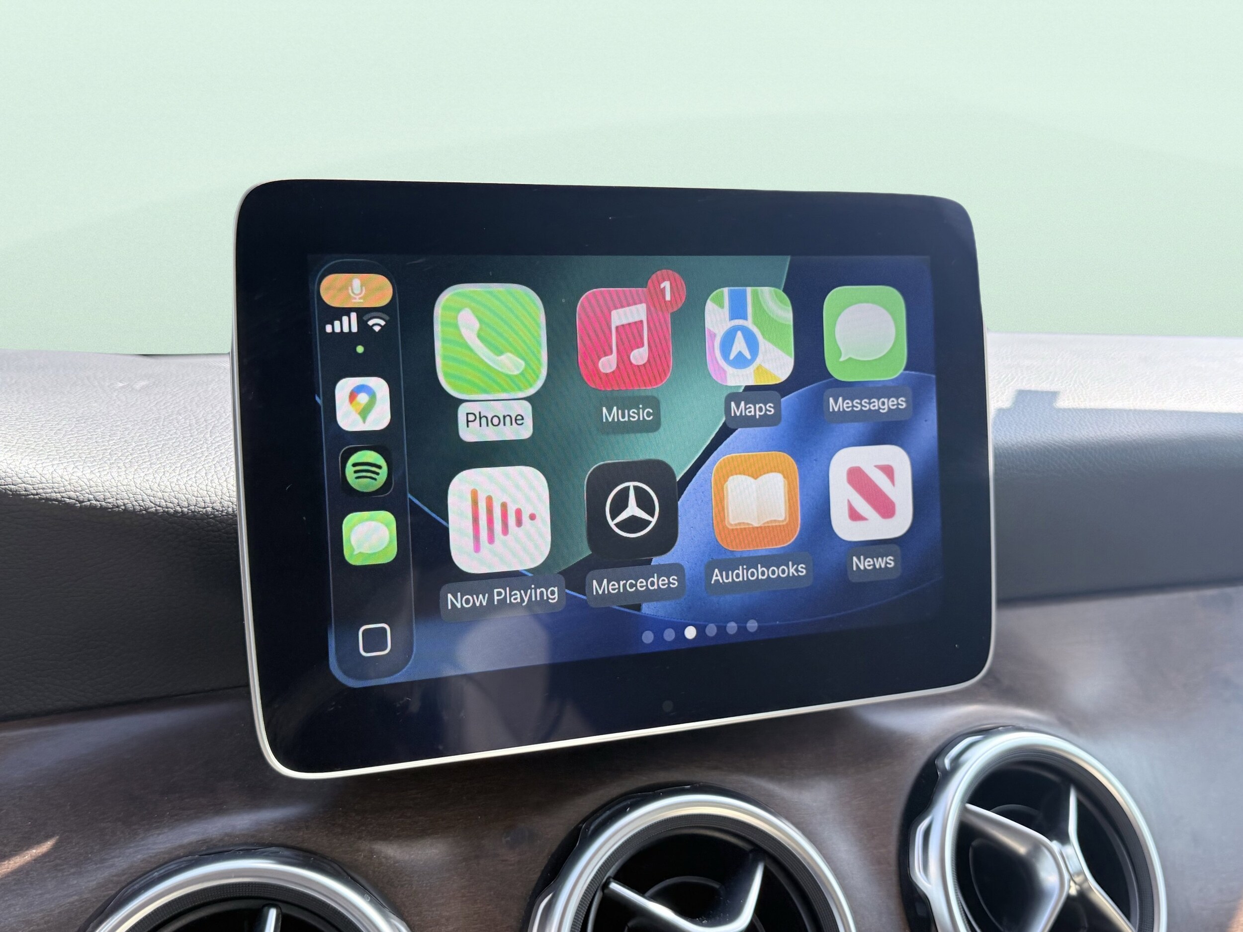 2019 Mercedes Benz GLA 250 photo 2