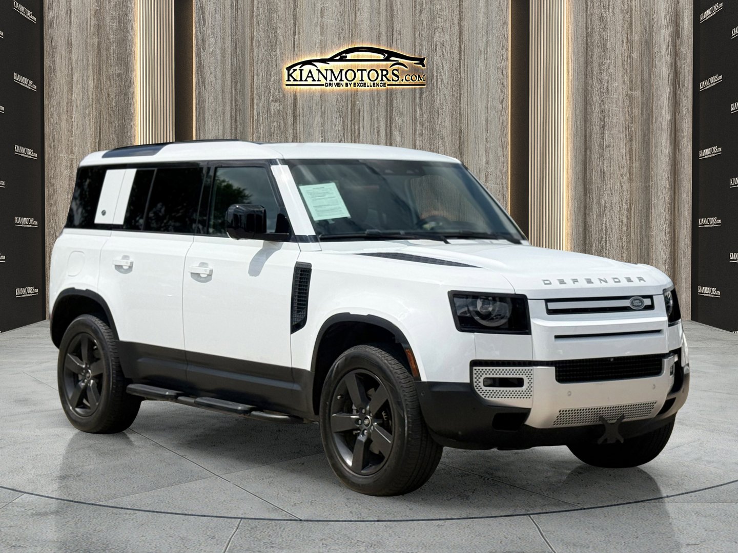 2024 Land Rover Defender 110 S P300's photo