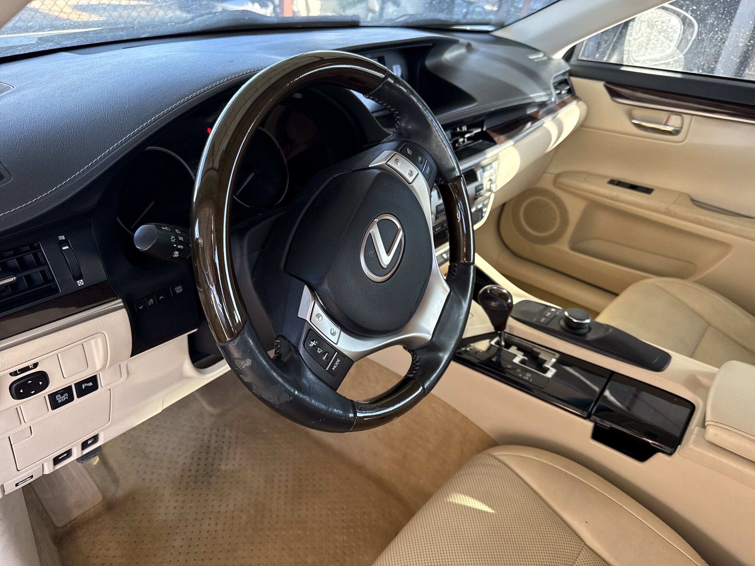 2014 Lexus ES 350 photo 3