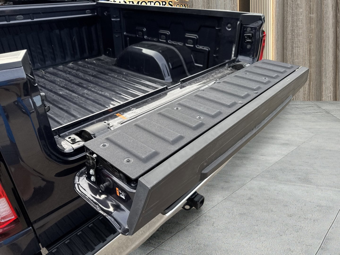 2025 GMC Sierra 1500 SLT - Photo 28