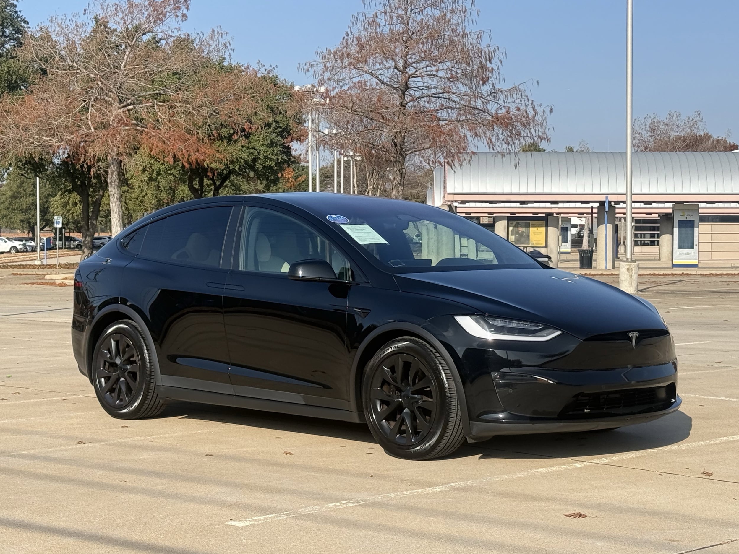2023 Tesla Model X Long Range's photo