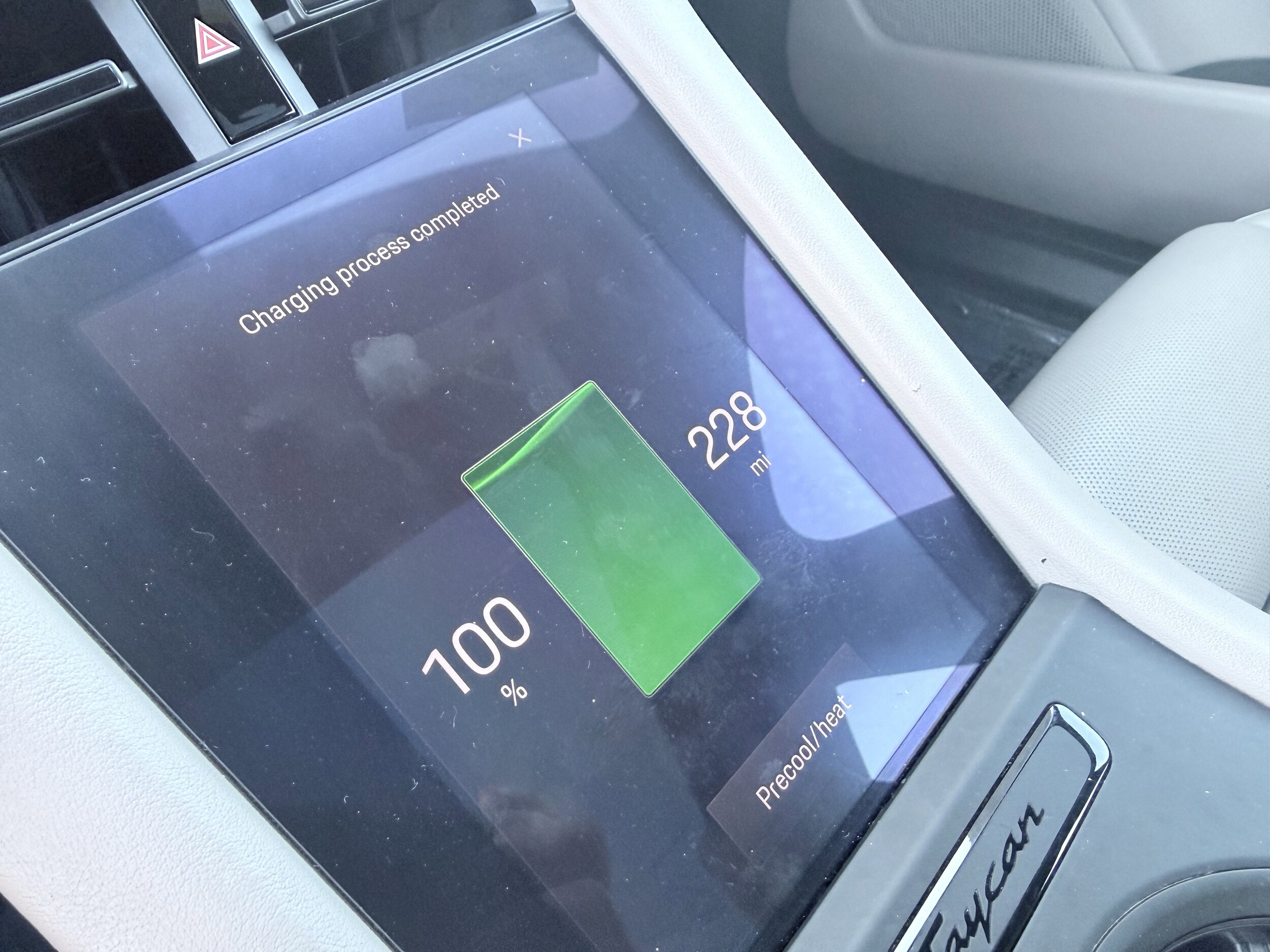 2022 Porsche Taycan photo 3