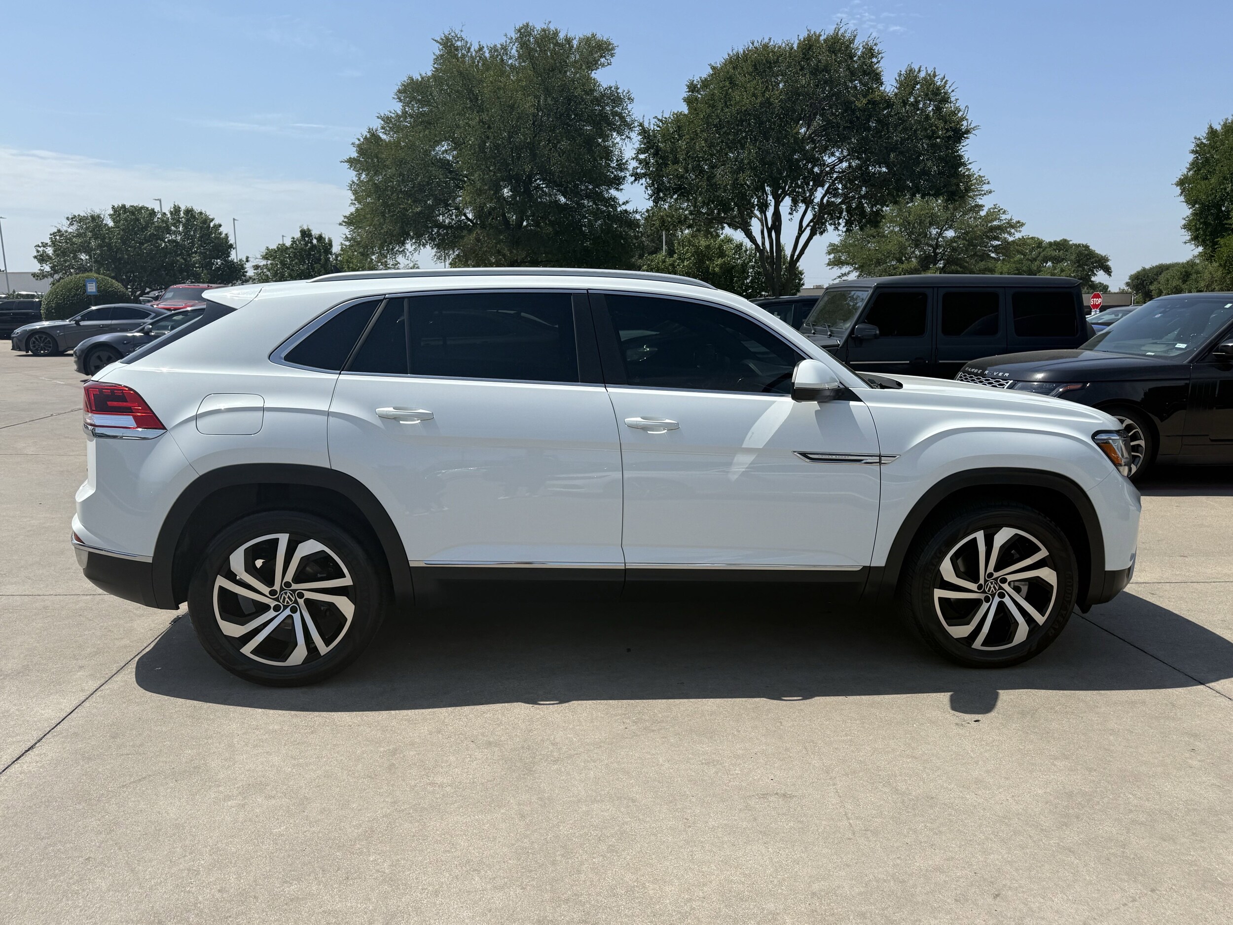 2022 Volkswagen Atlas Cross Sport V6 SEL photo 4