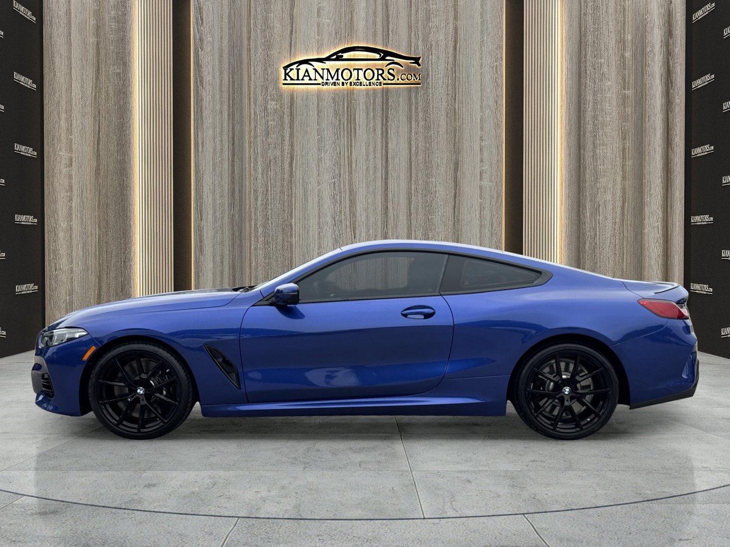 2025 BMW 8 Series 840i - Photo 7