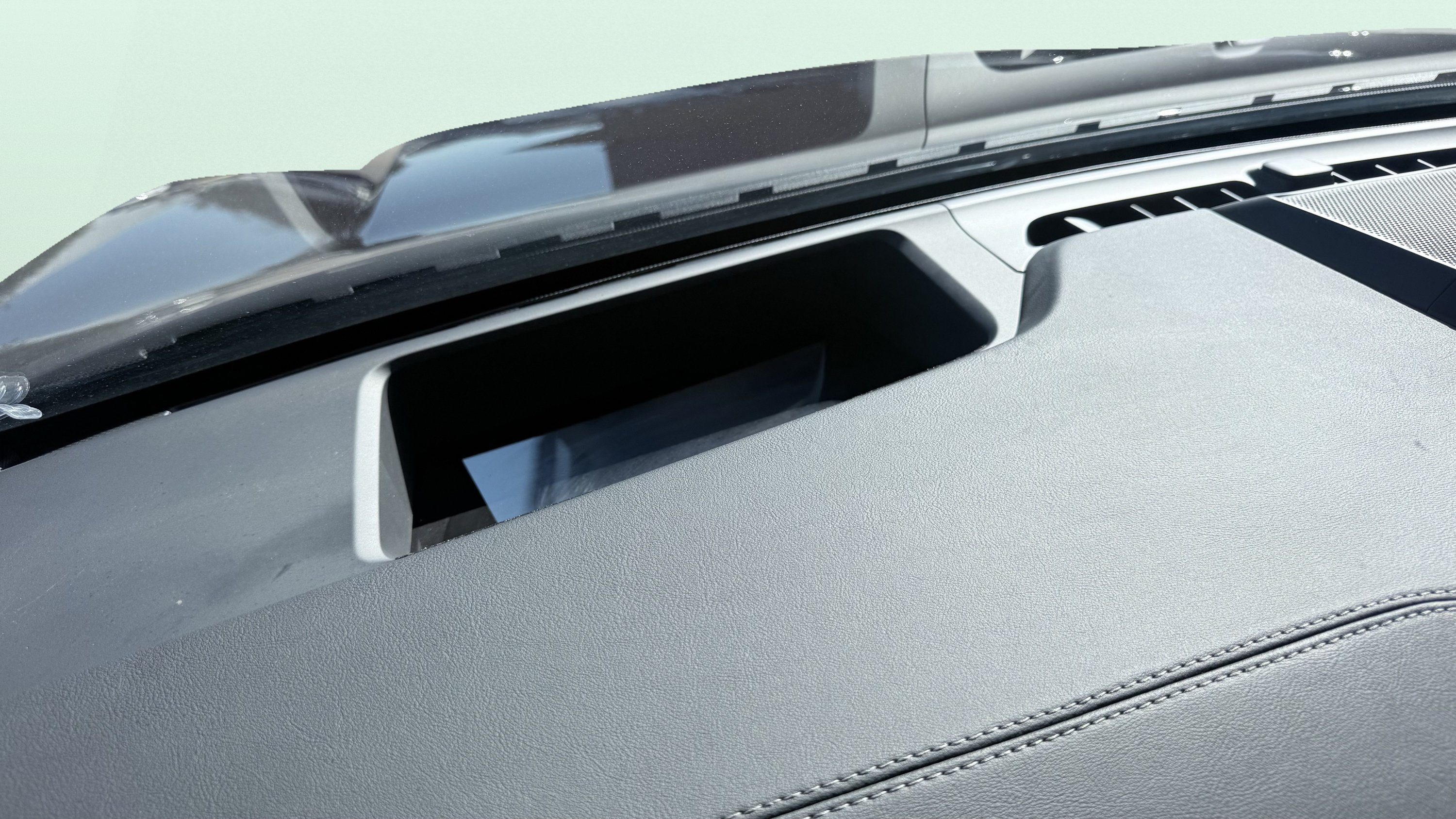 2025 Volvo EX90 6