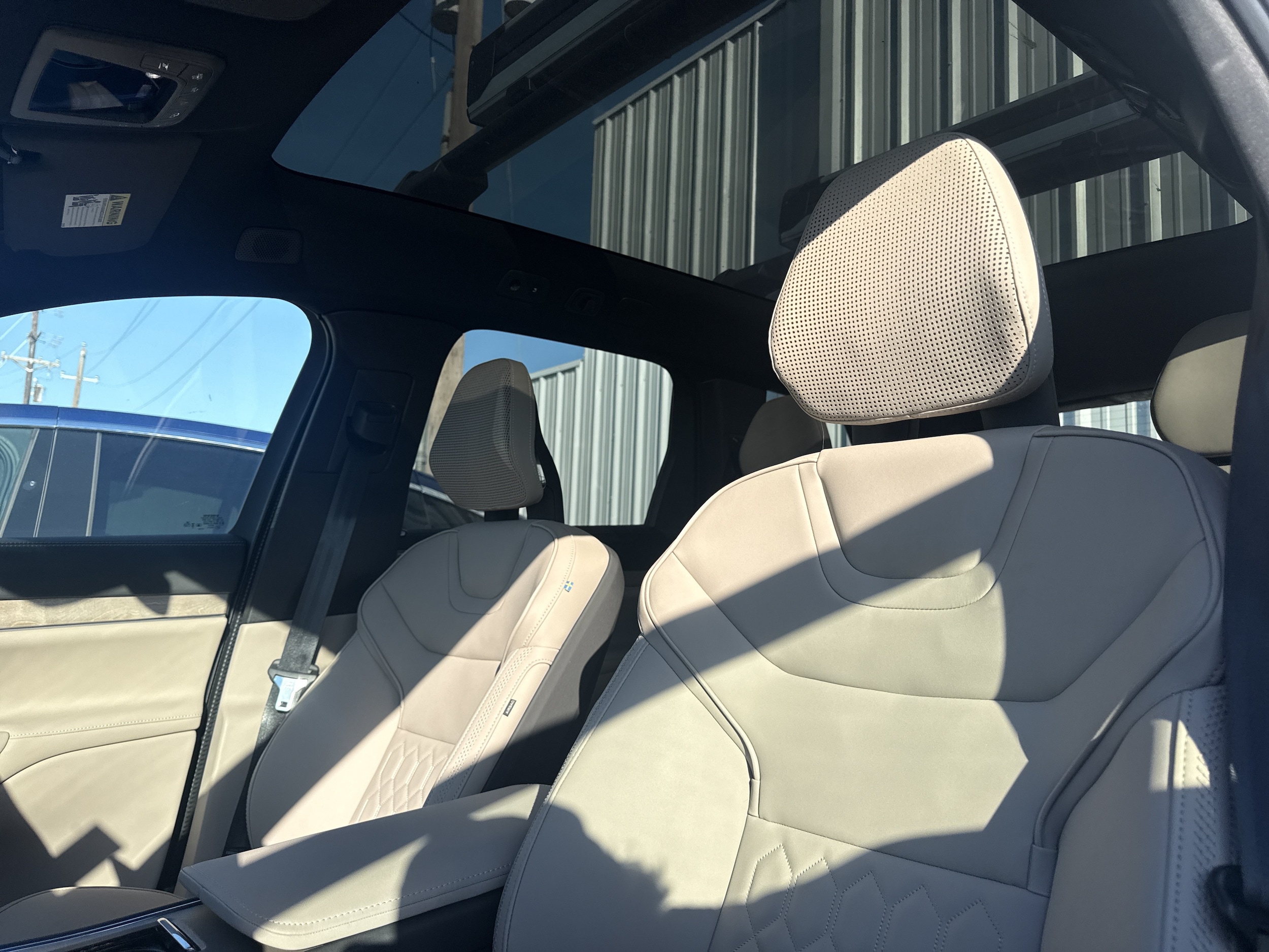 2025 Volvo EX90 4
