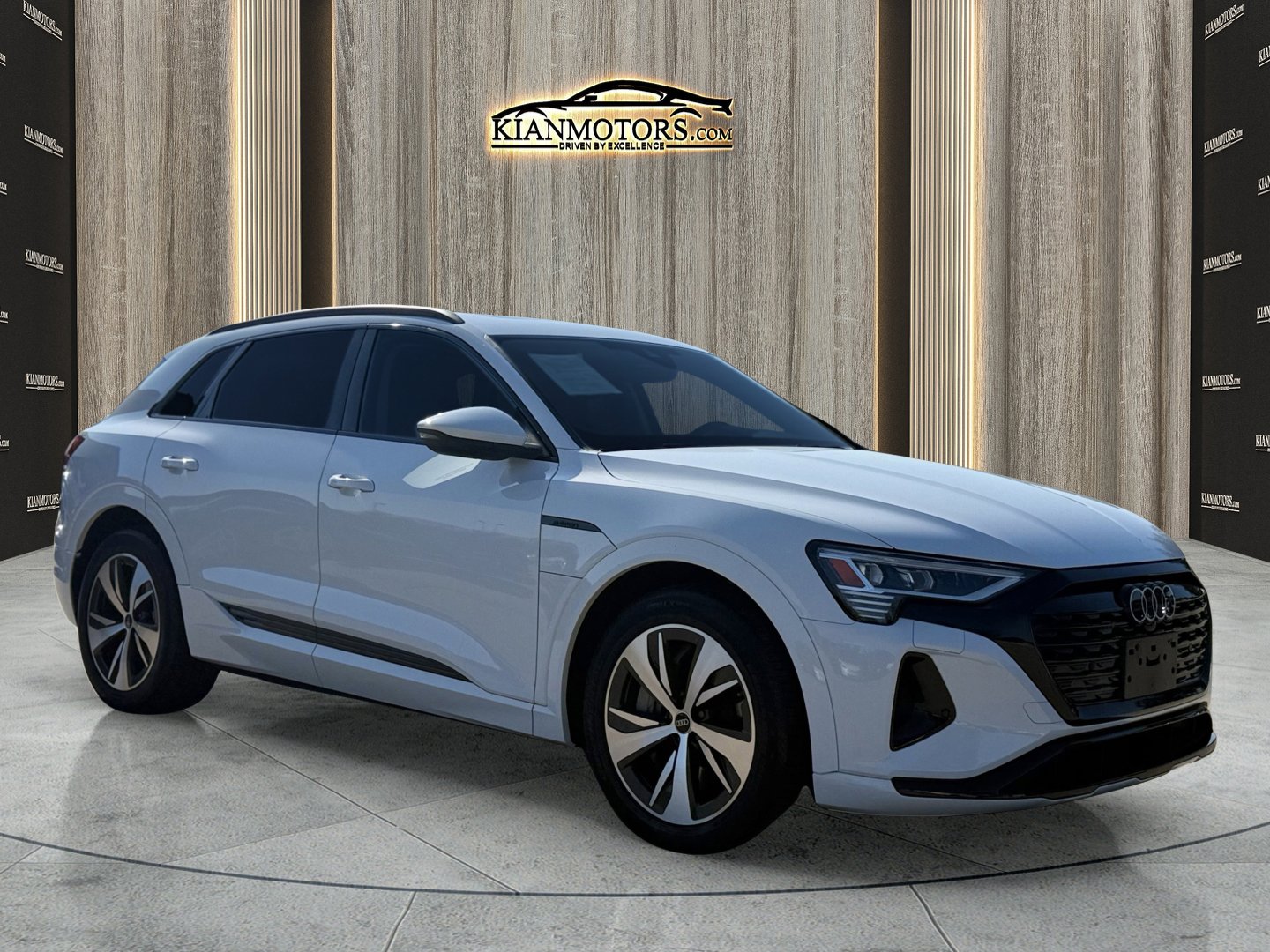 2024 Audi Q8 e-tron Premium's photo
