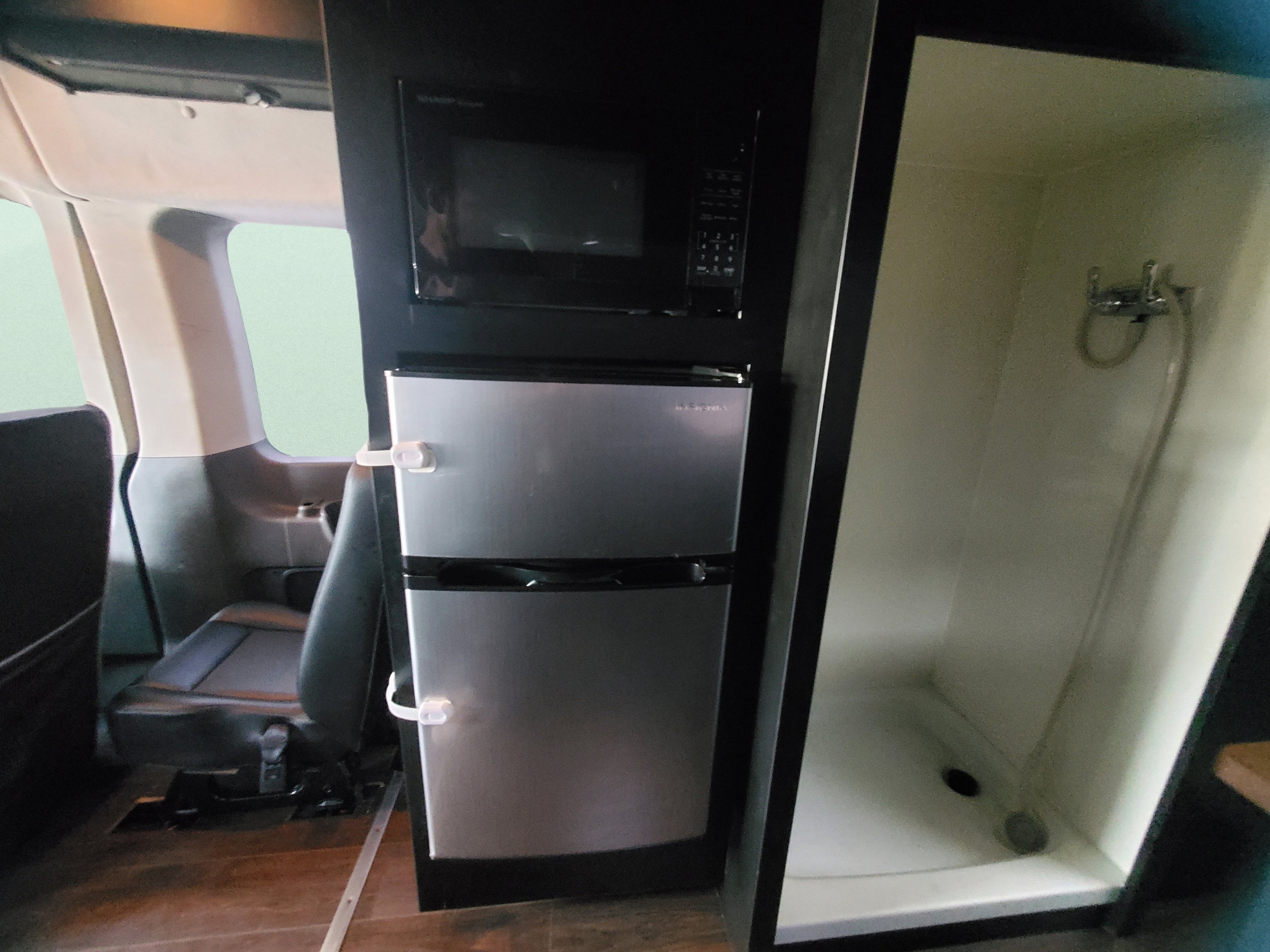 2020 Ford Transit Passenger Van XLT - Photo 55