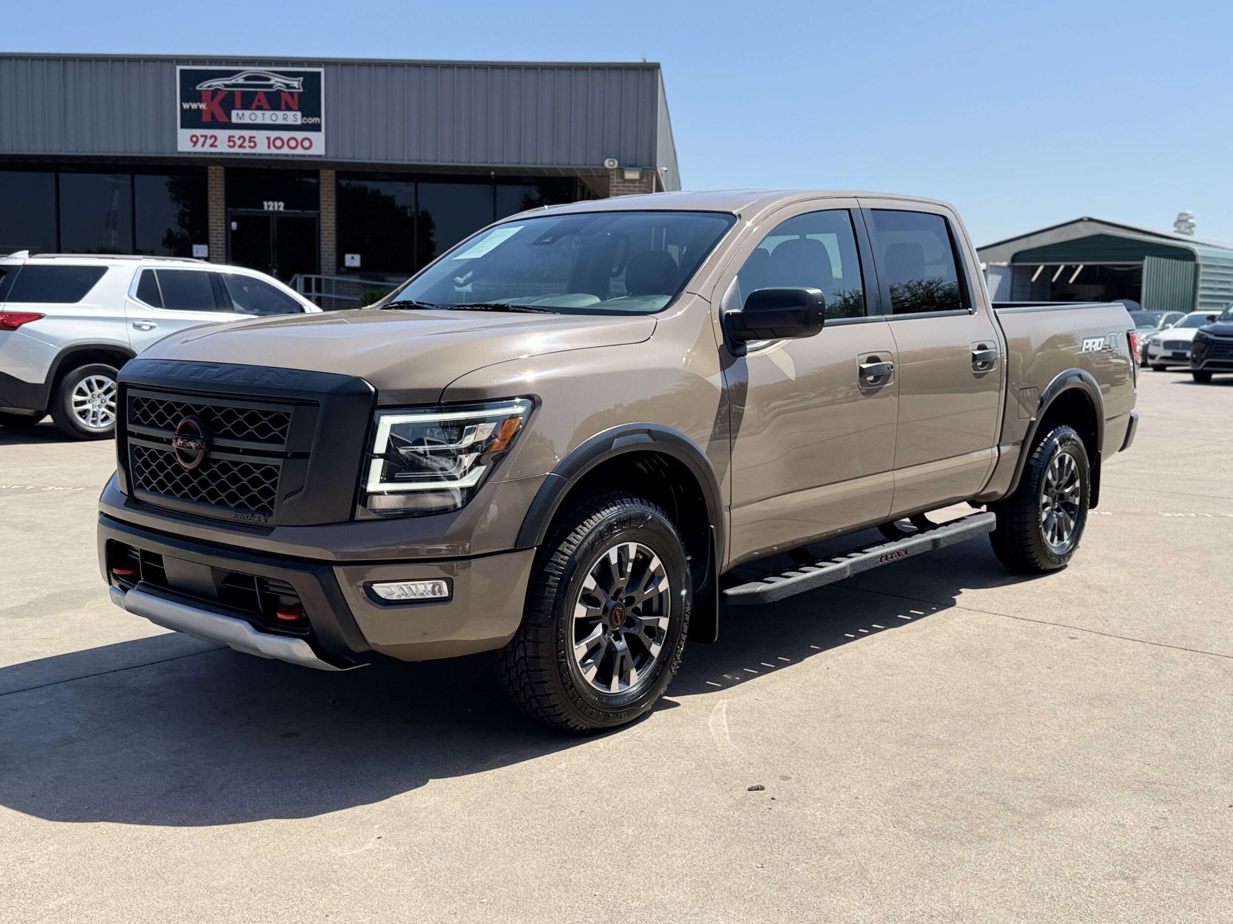 2023 Nissan Titan PRO-4X photo 3