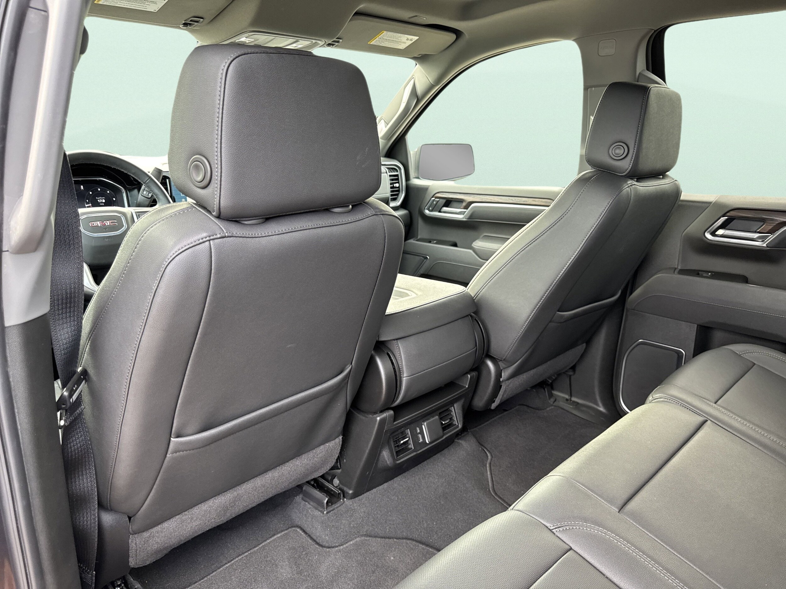 2025 GMC Sierra 1500 SLT - Photo 24