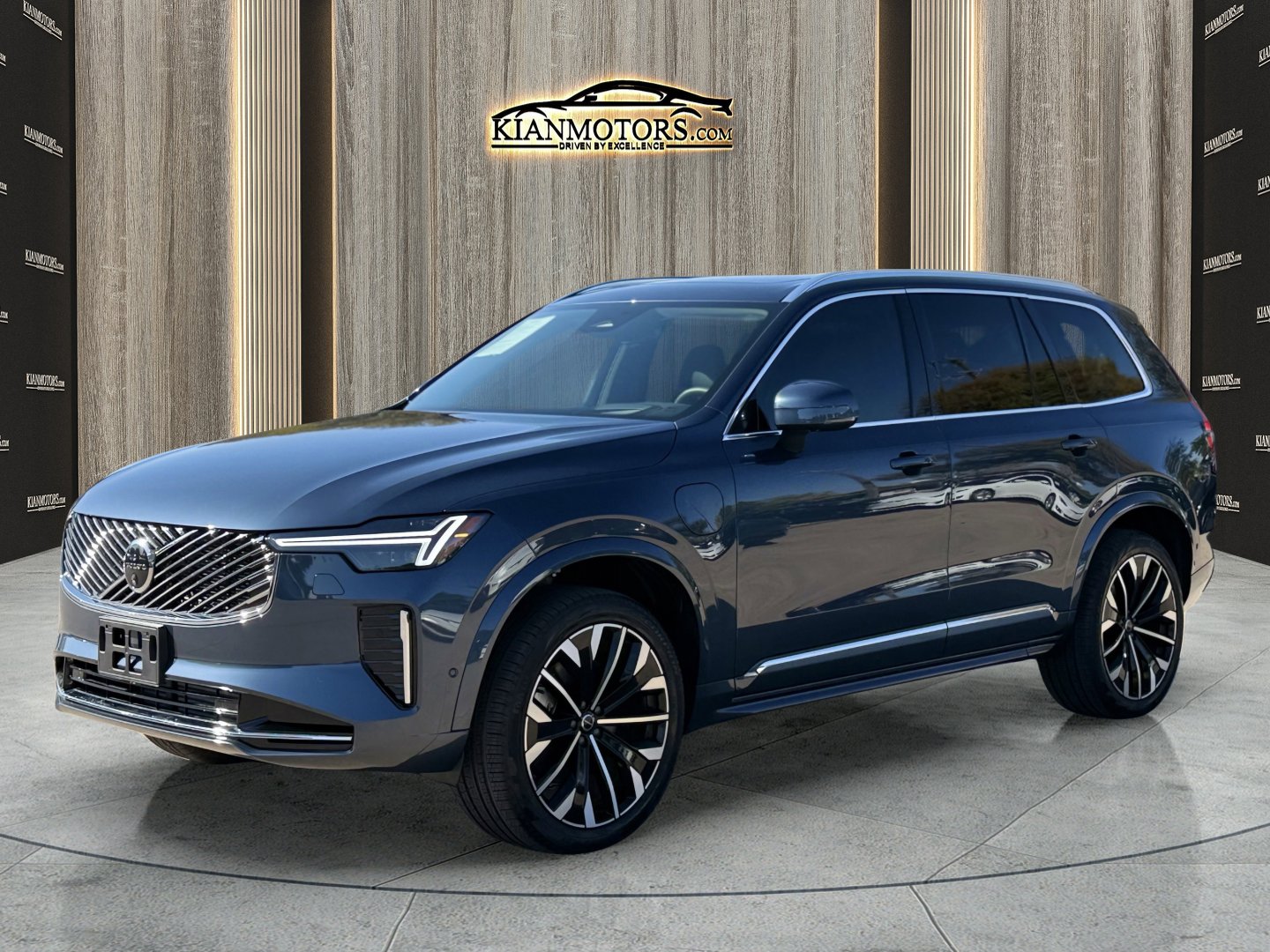 2025 Volvo XC90 photo 3