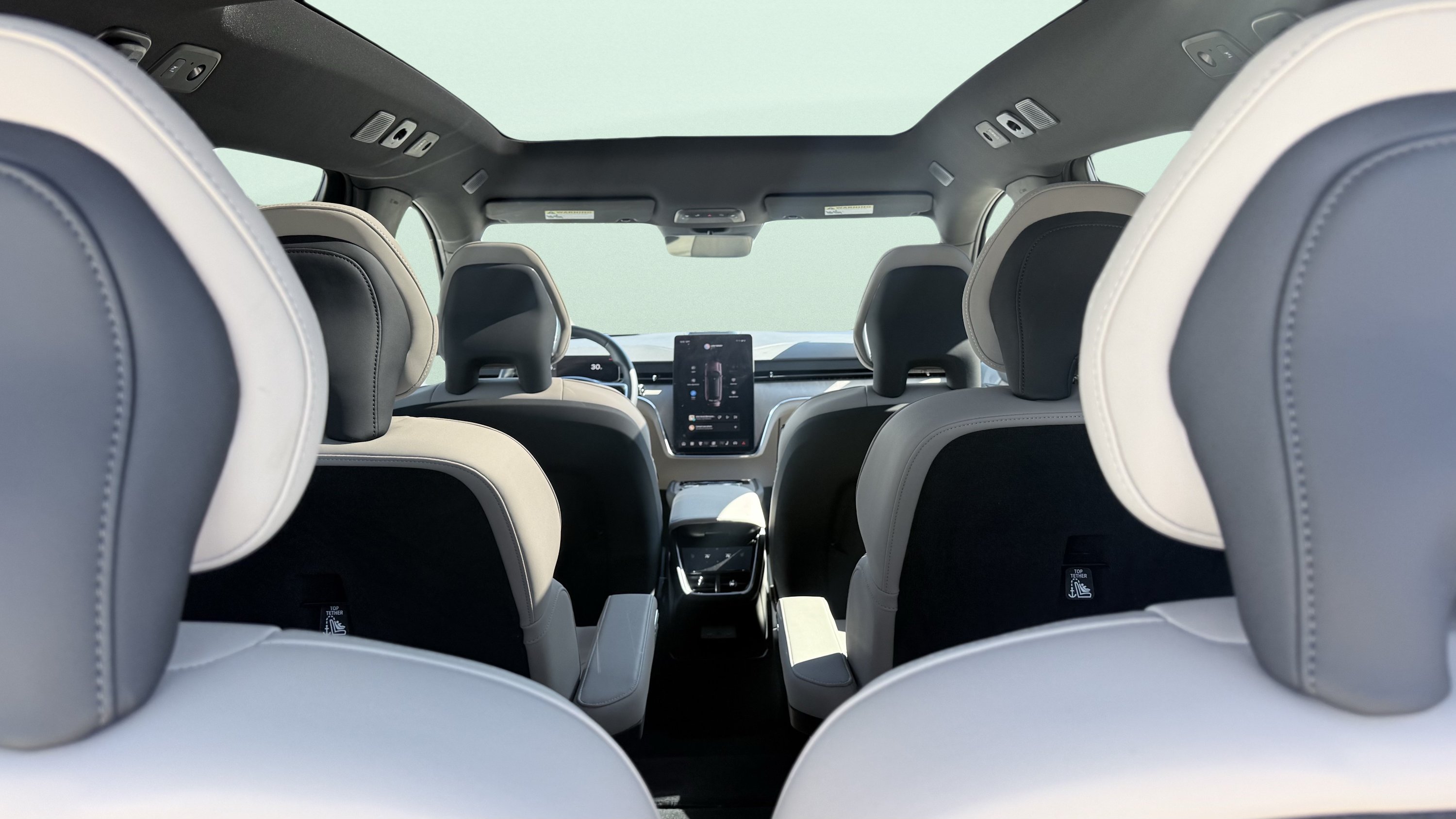 2025 Volvo EX90 2