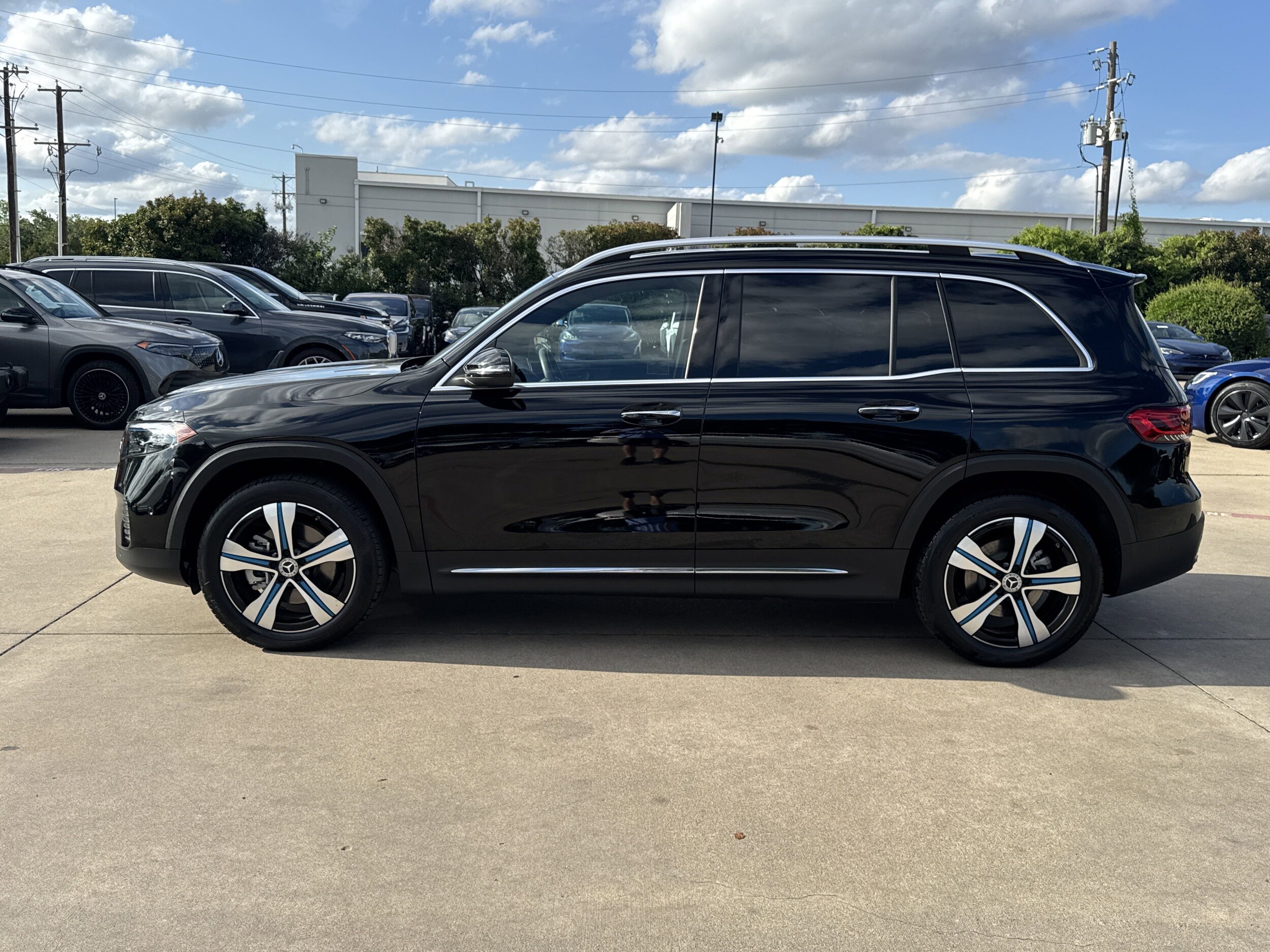 2023 Mercedes Benz EQB 350 4MATIC photo 4