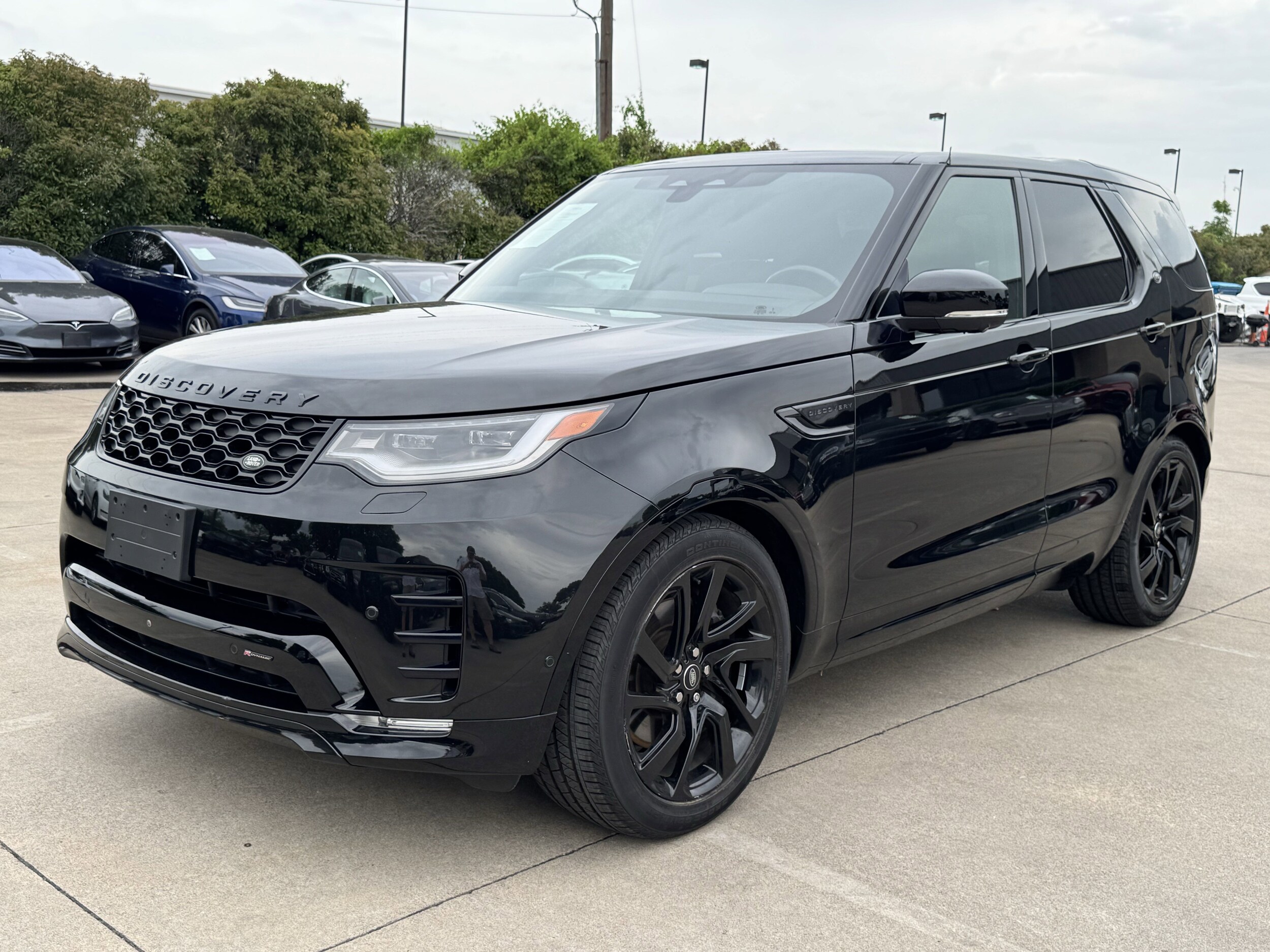 2023 Land Rover Discovery S R-Dynamic photo 2