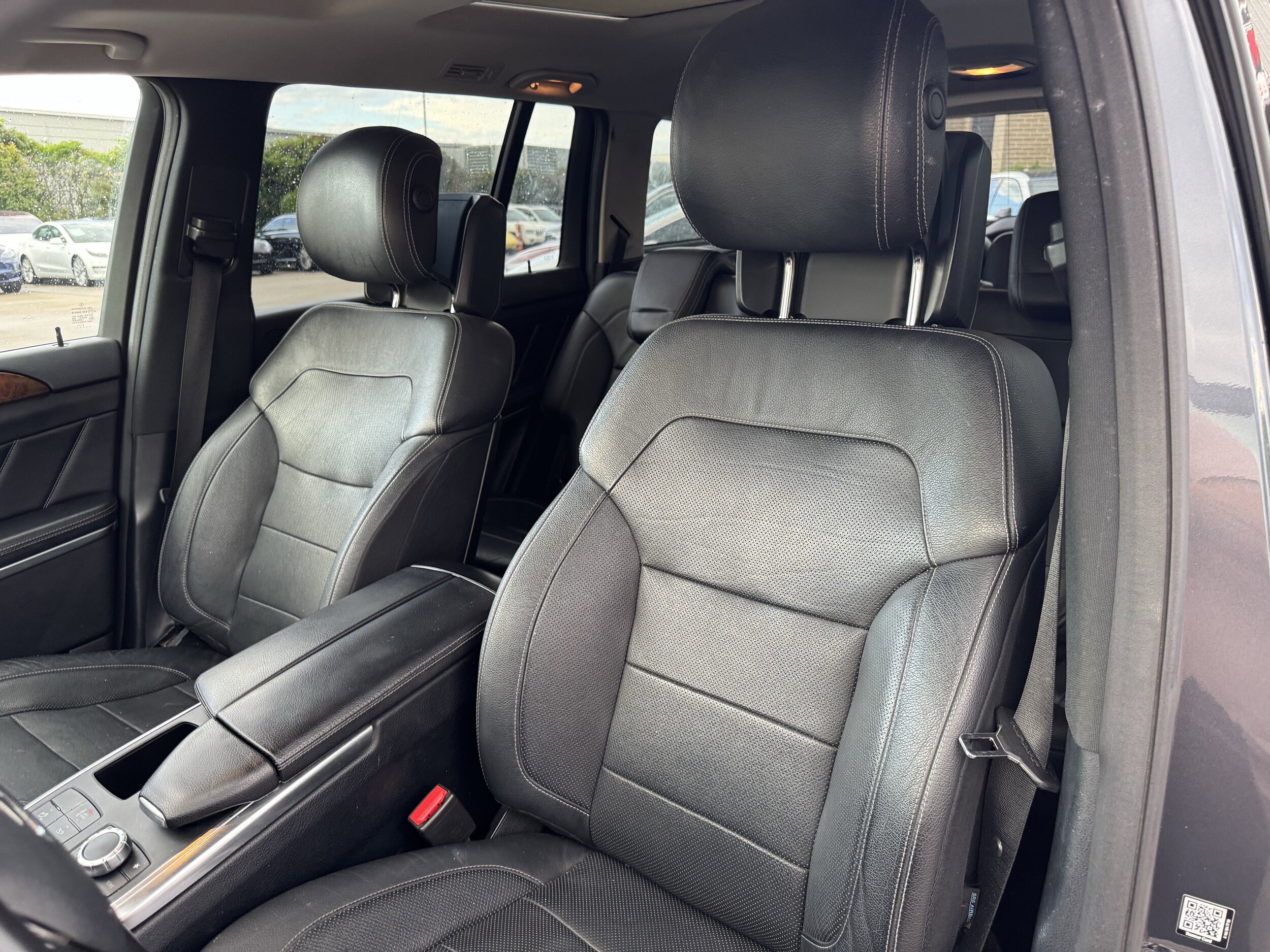 2015 Mercedes Benz GL 550 photo 4