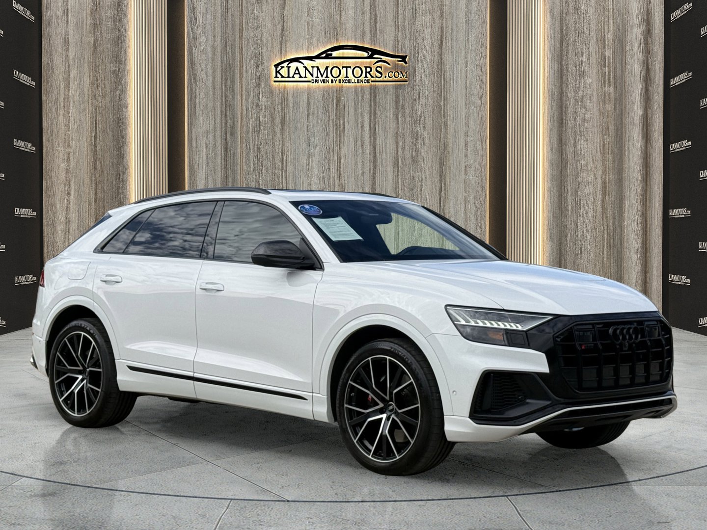 2023 Audi SQ8 Prestige's photo
