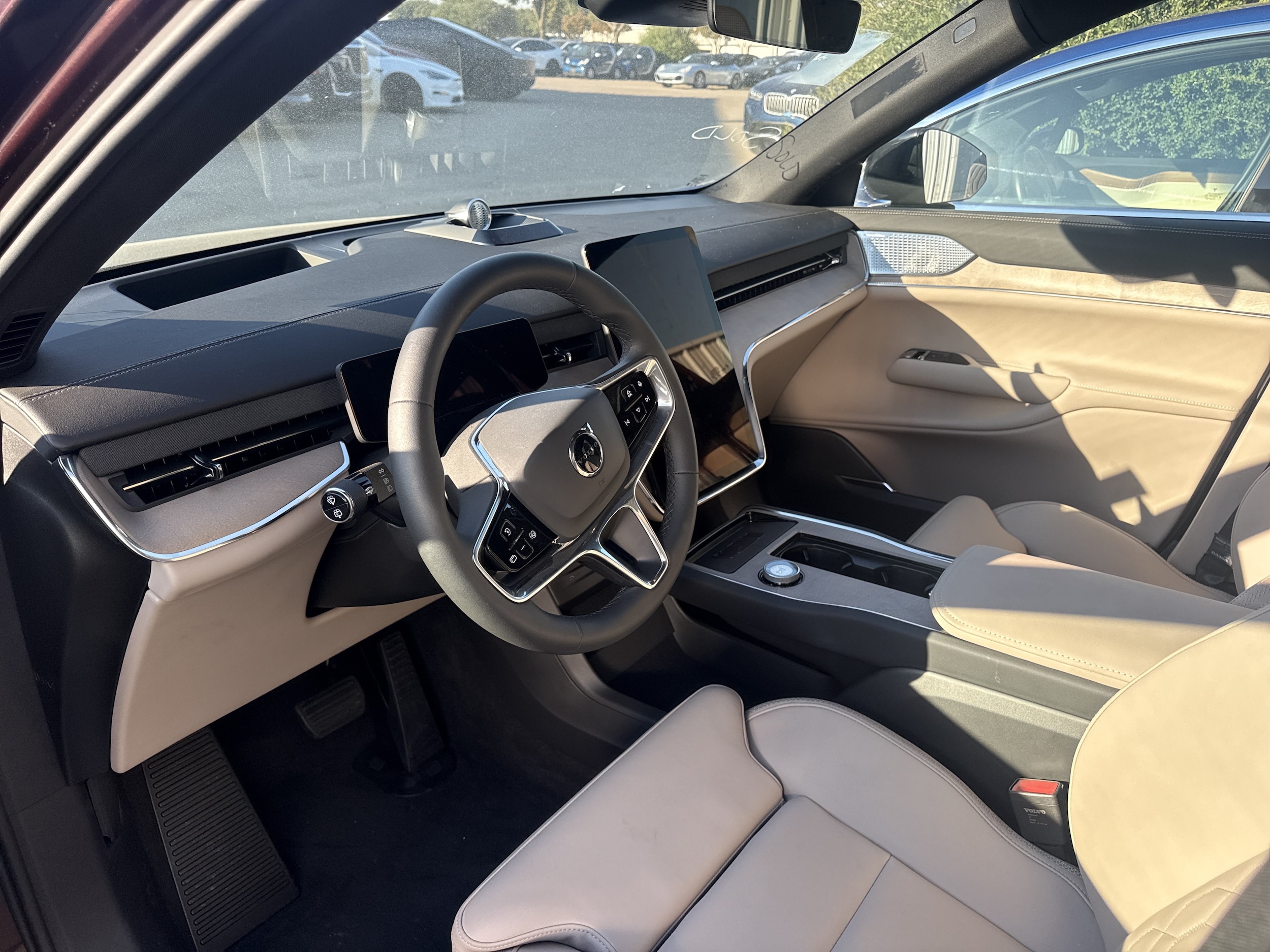 2025 Volvo EX90 3