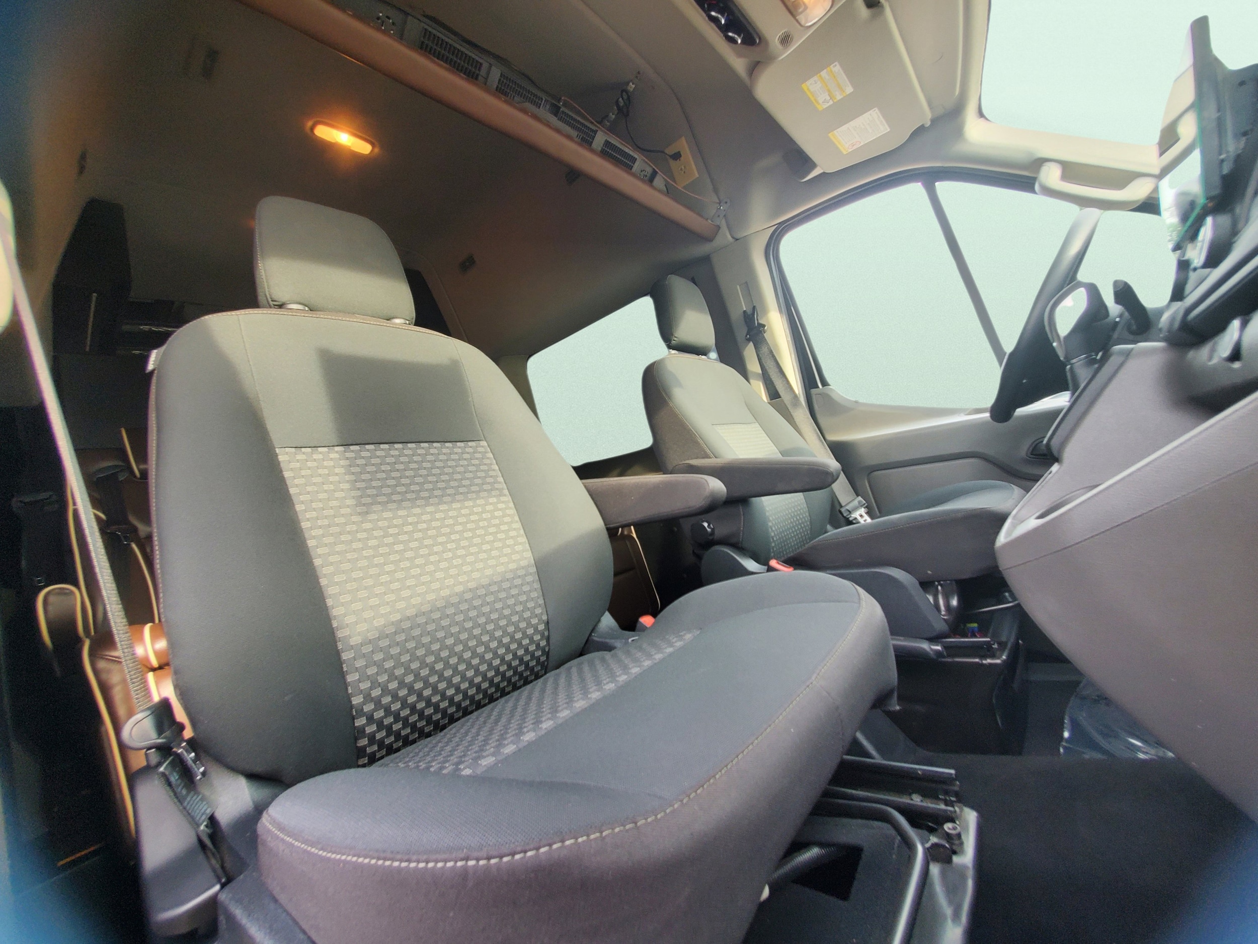 2020 Ford Transit Passenger Van XLT - Photo 38