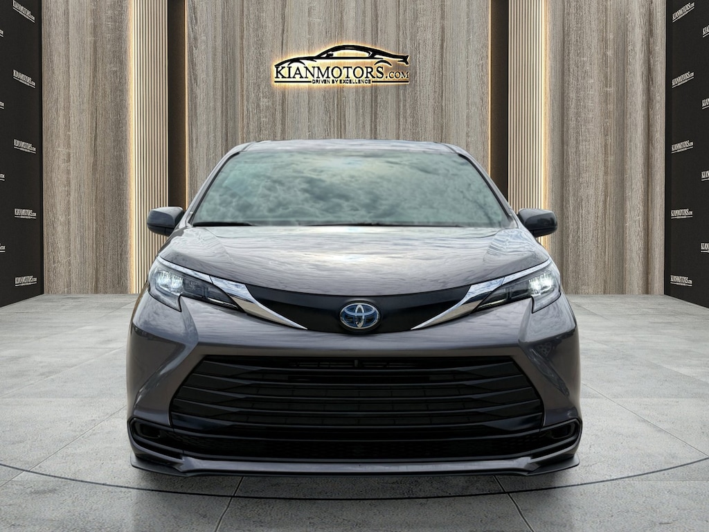 Used 2024 Toyota Sienna LE Van Passenger Van