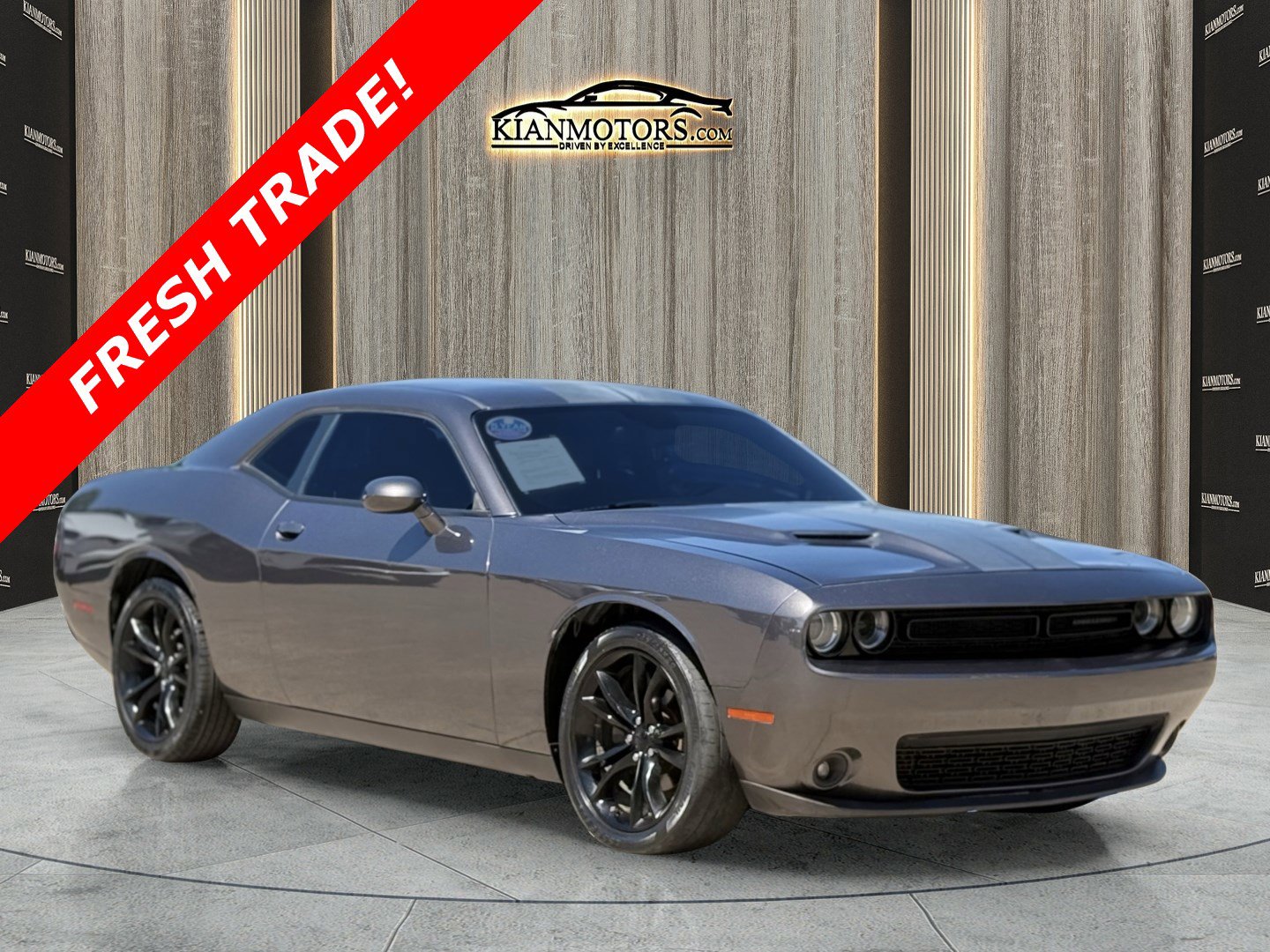 2016 Dodge Challenger SXT's photo