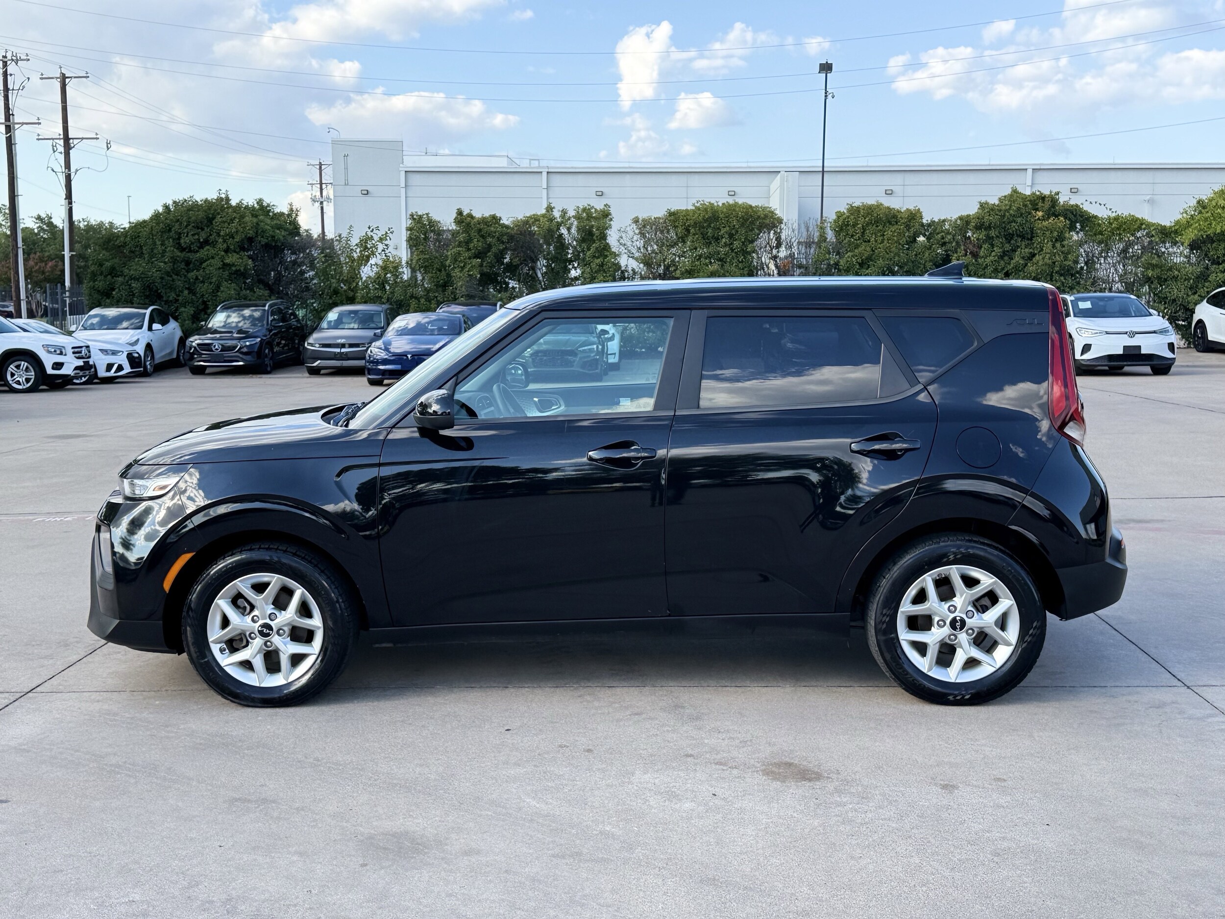 2022 Kia Soul LX photo 2