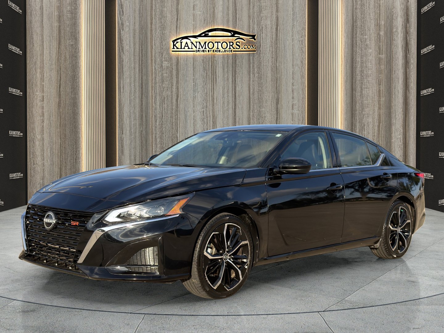 2023 Nissan Altima 2.5 SR photo 3