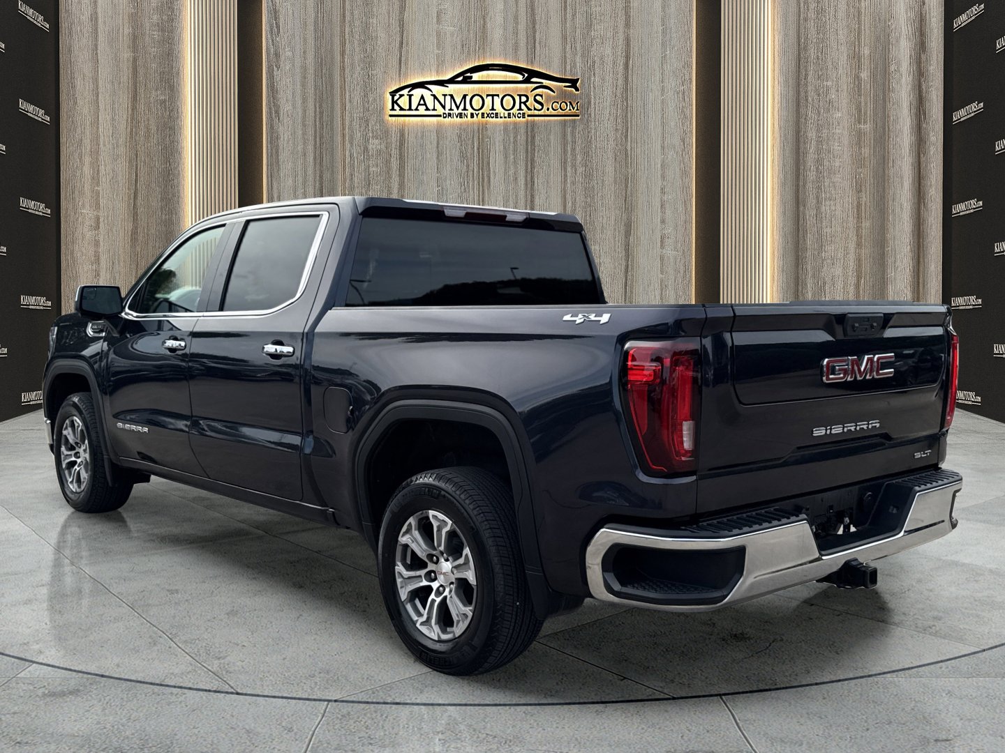 2025 GMC Sierra 1500 SLT - Photo 9