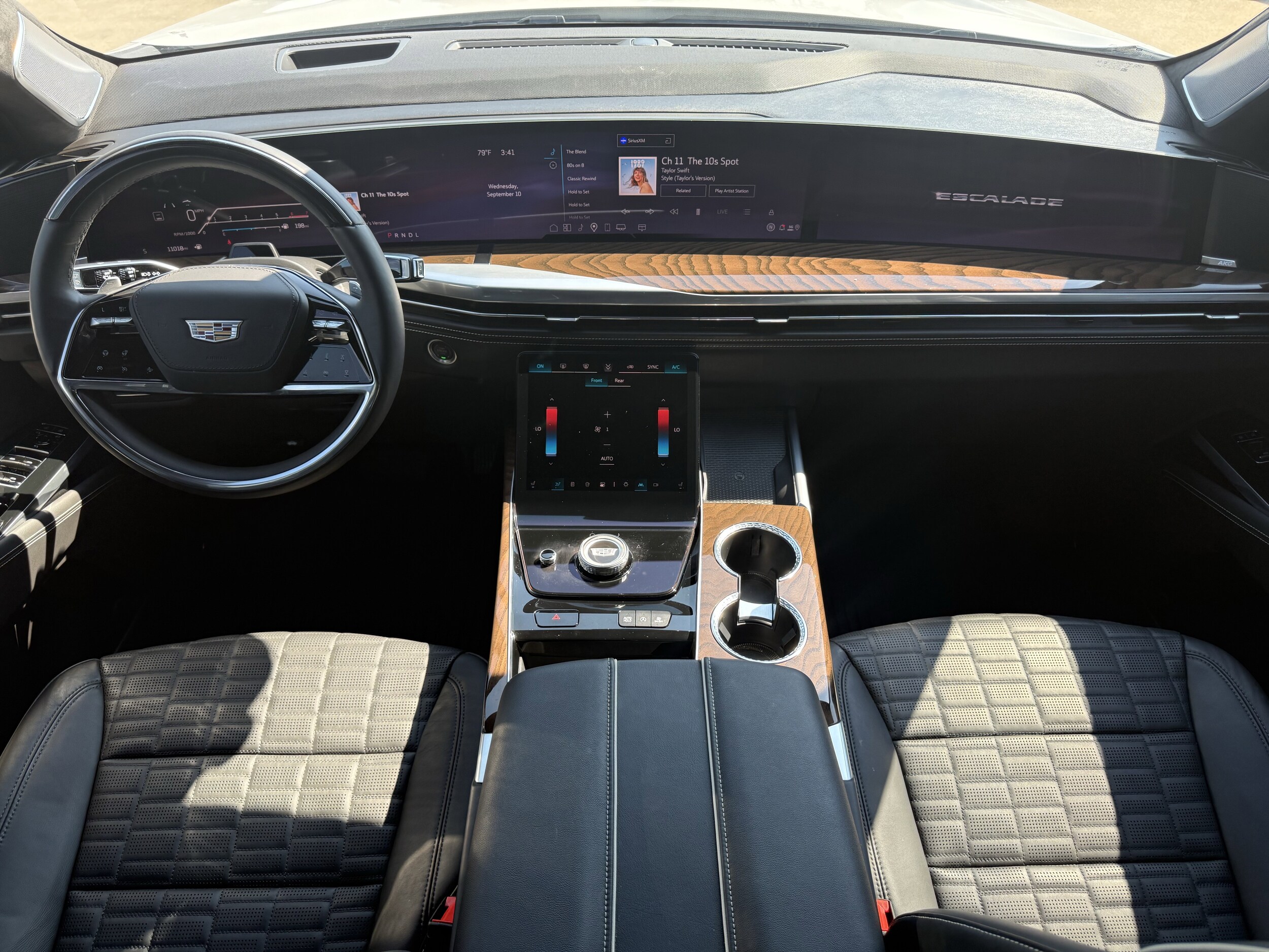 2025 Cadillac Escalade ESV Sport Platinum photo 2