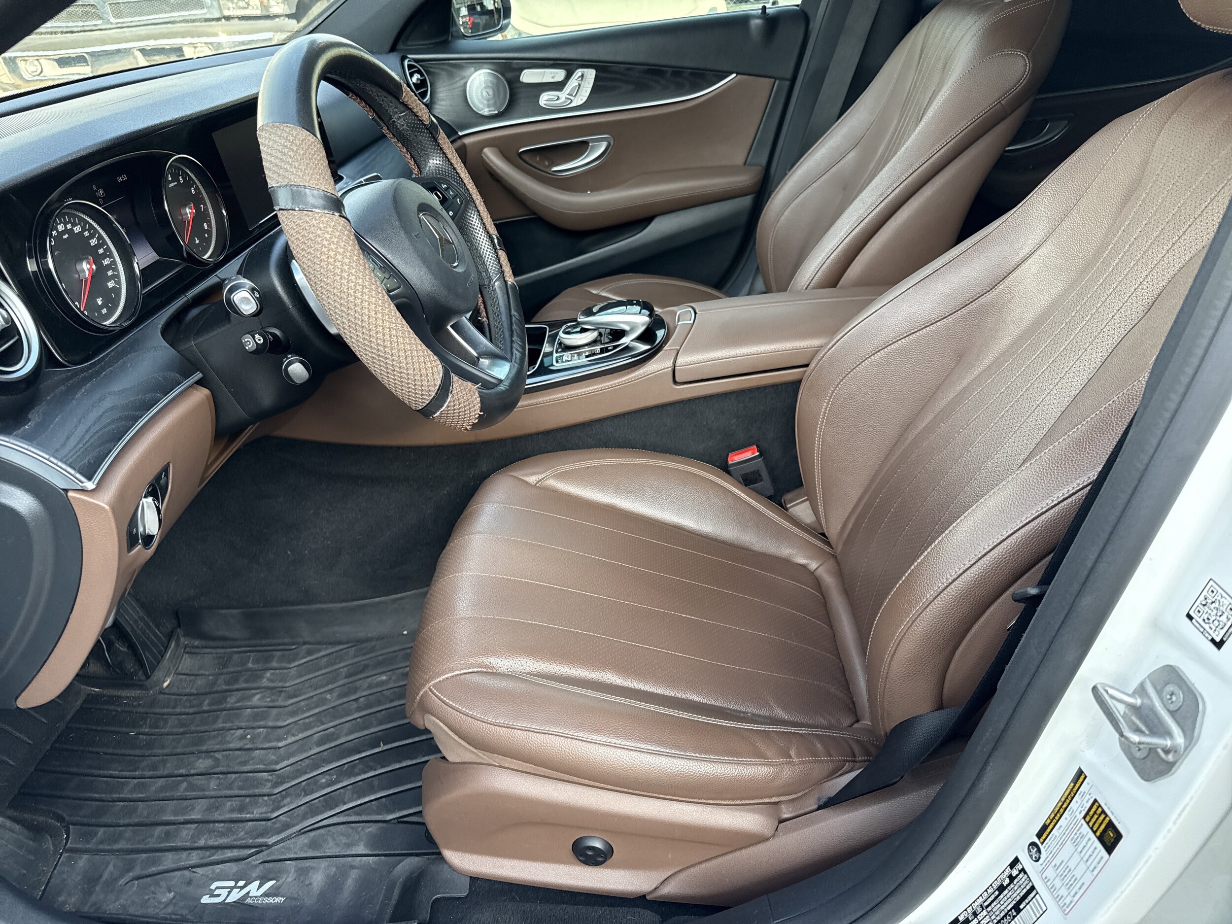 2017 Mercedes Benz E 300 photo 2