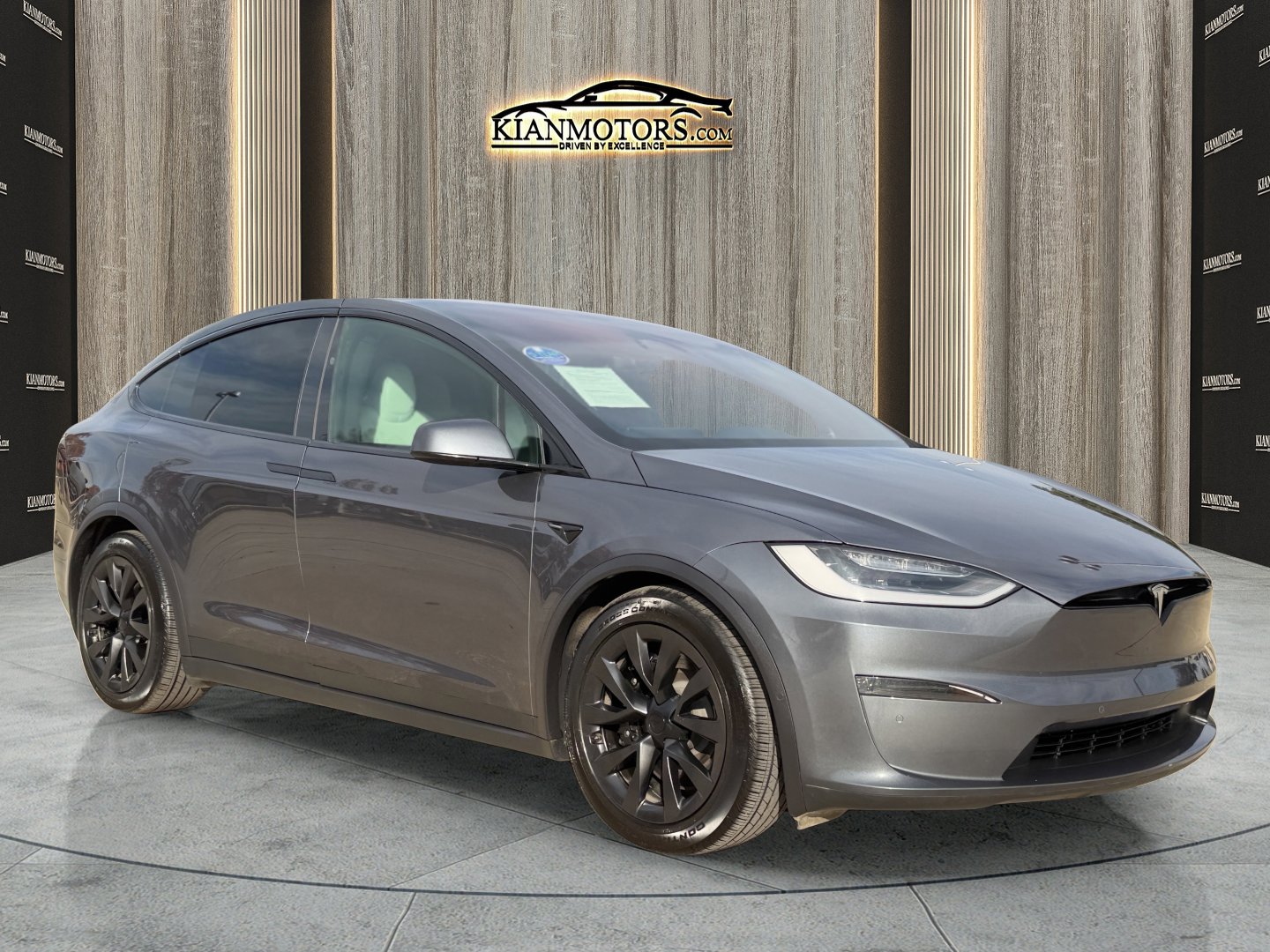 2022 Tesla Model X Plaid's photo